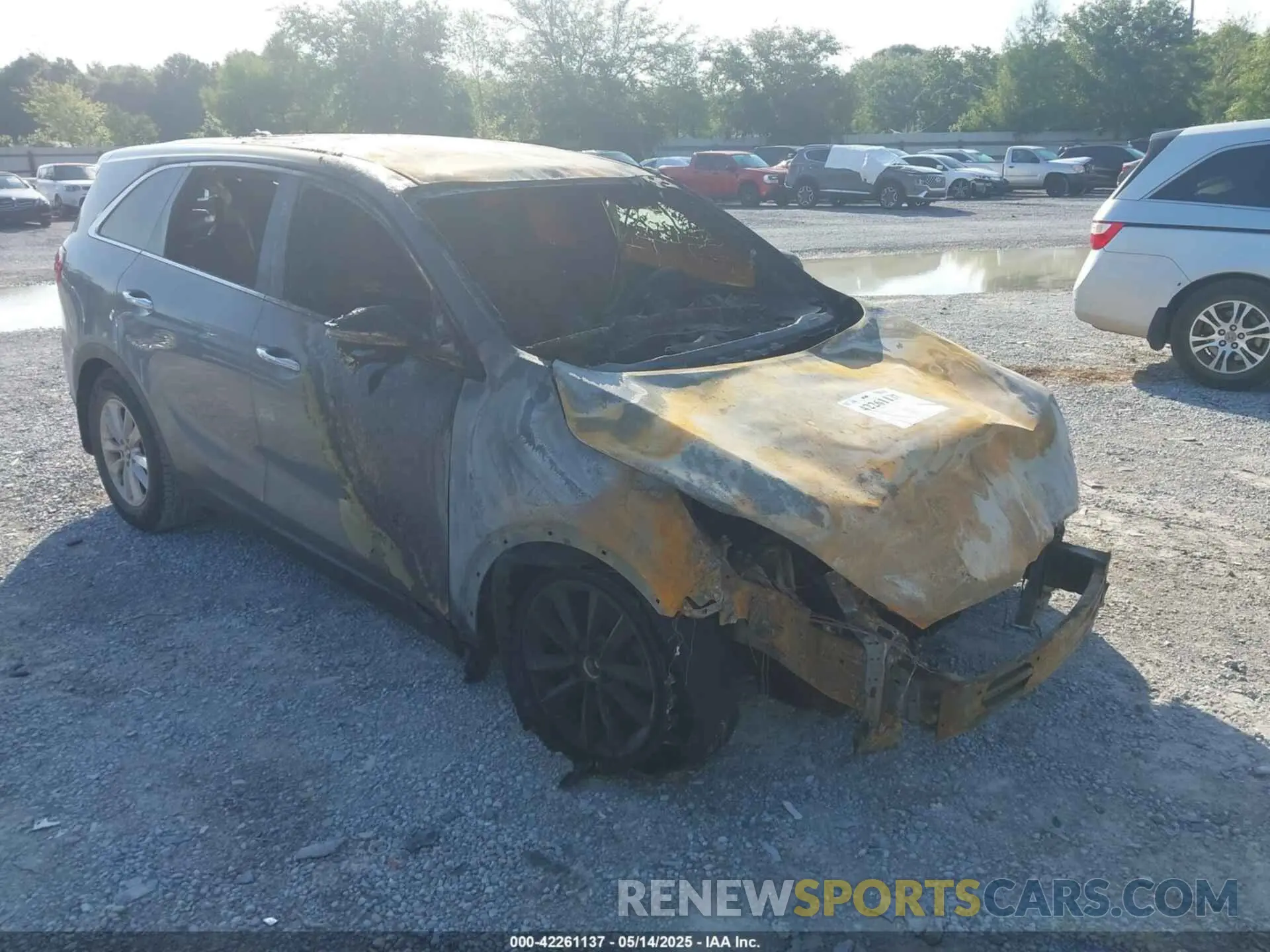 1 Photograph of a damaged car 5XYPG4A30LG682452 KIA SORENTO 2020