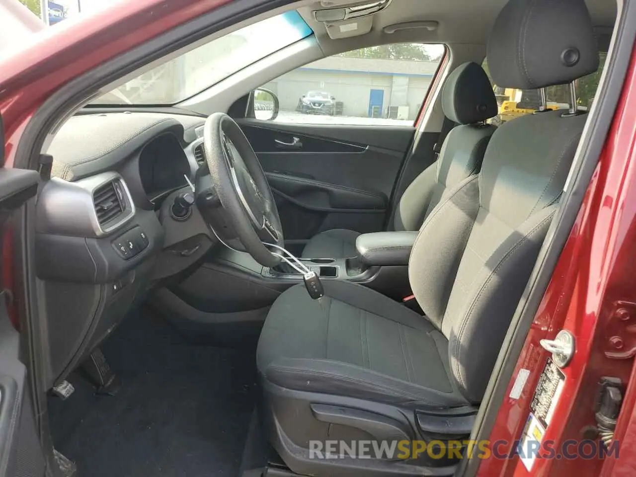 7 Photograph of a damaged car 5XYPG4A30LG685688 KIA SORENTO 2020
