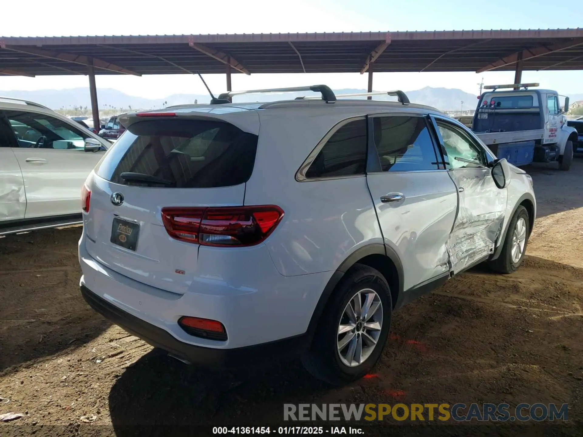 4 Photograph of a damaged car 5XYPG4A30LG688431 KIA SORENTO 2020