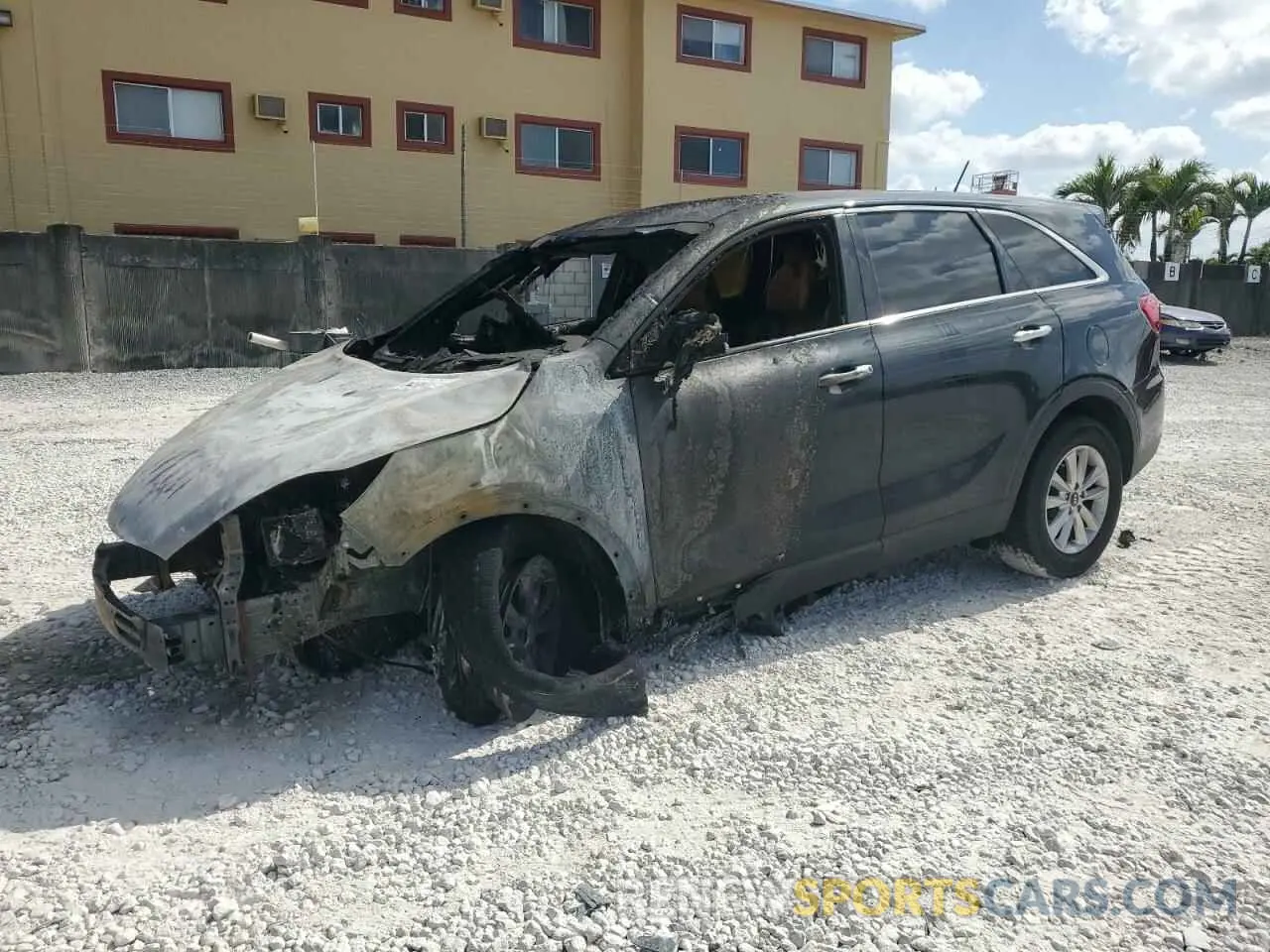 1 Photograph of a damaged car 5XYPG4A30LG694391 KIA SORENTO 2020