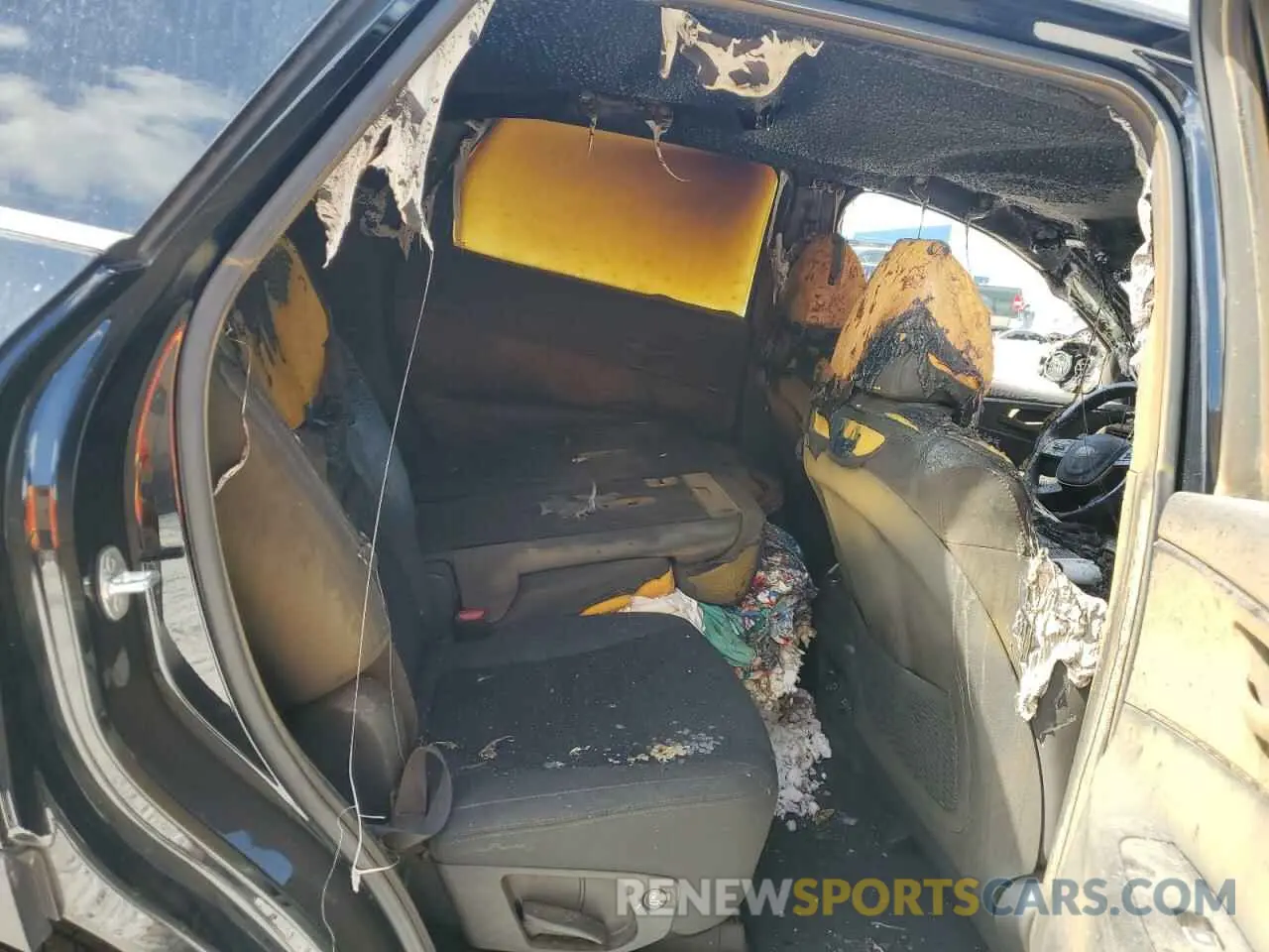 11 Photograph of a damaged car 5XYPG4A30LG694391 KIA SORENTO 2020