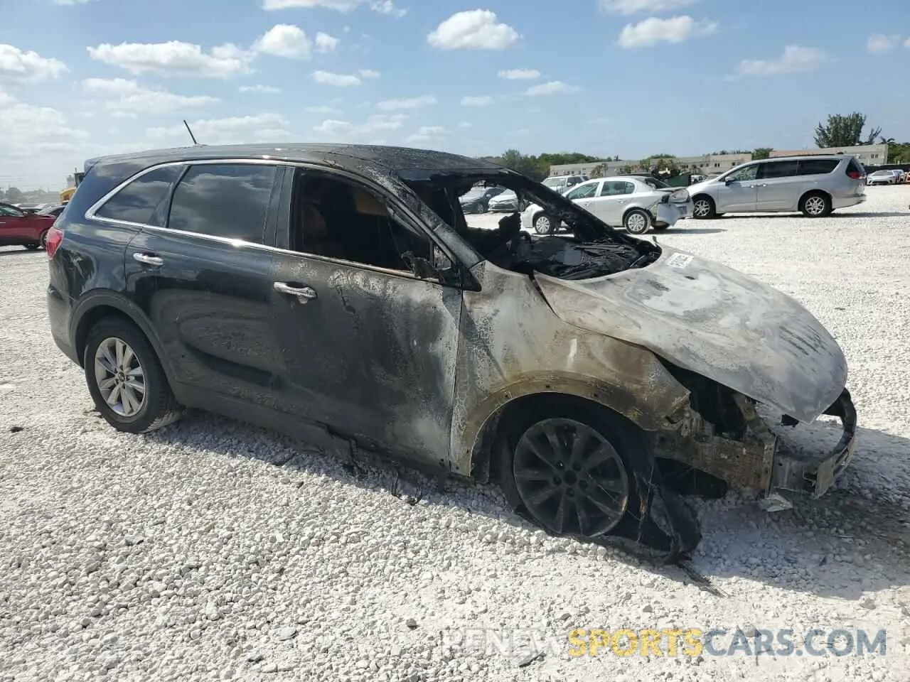 4 Photograph of a damaged car 5XYPG4A30LG694391 KIA SORENTO 2020