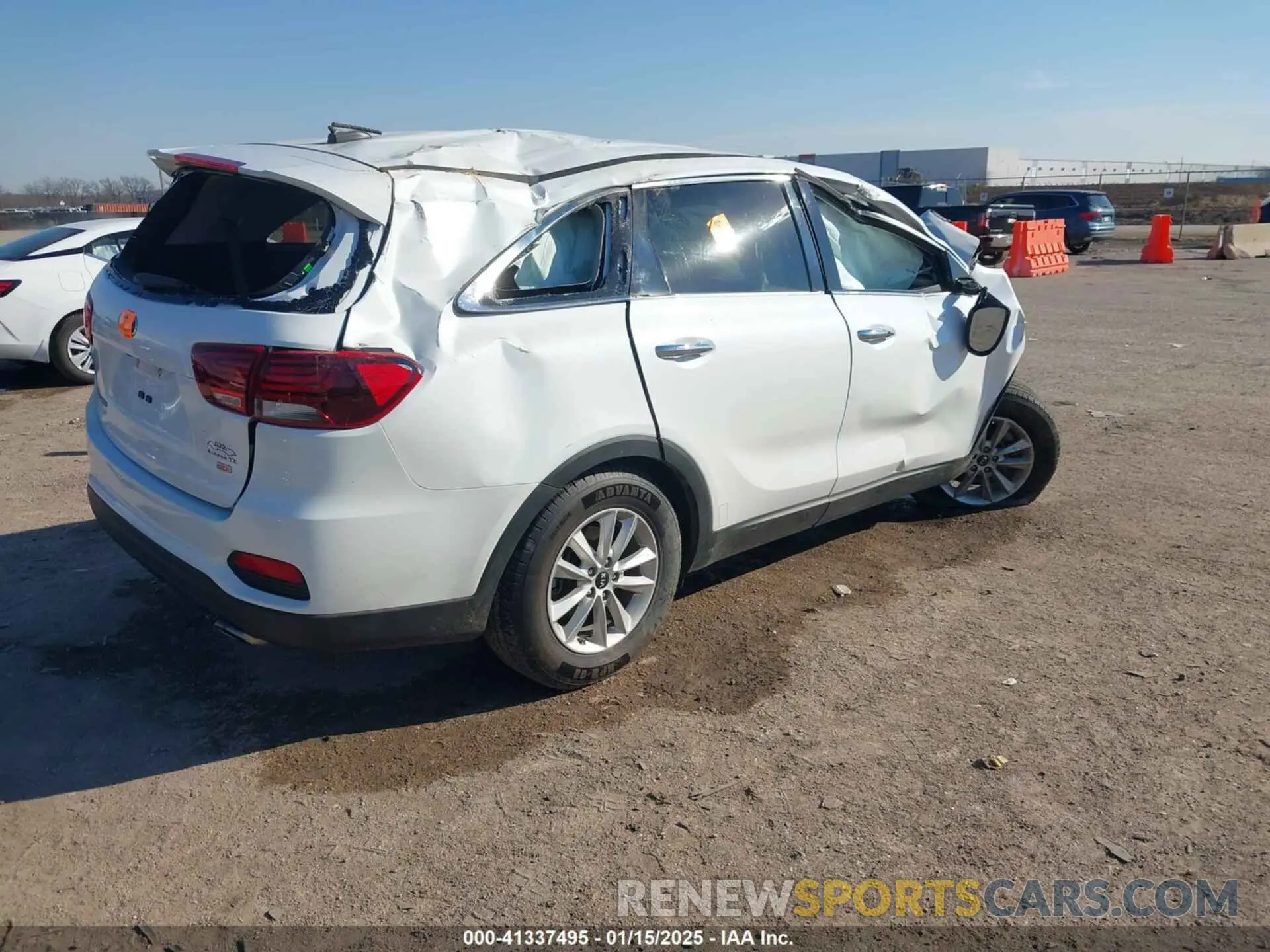 4 Photograph of a damaged car 5XYPG4A30LG711402 KIA SORENTO 2020