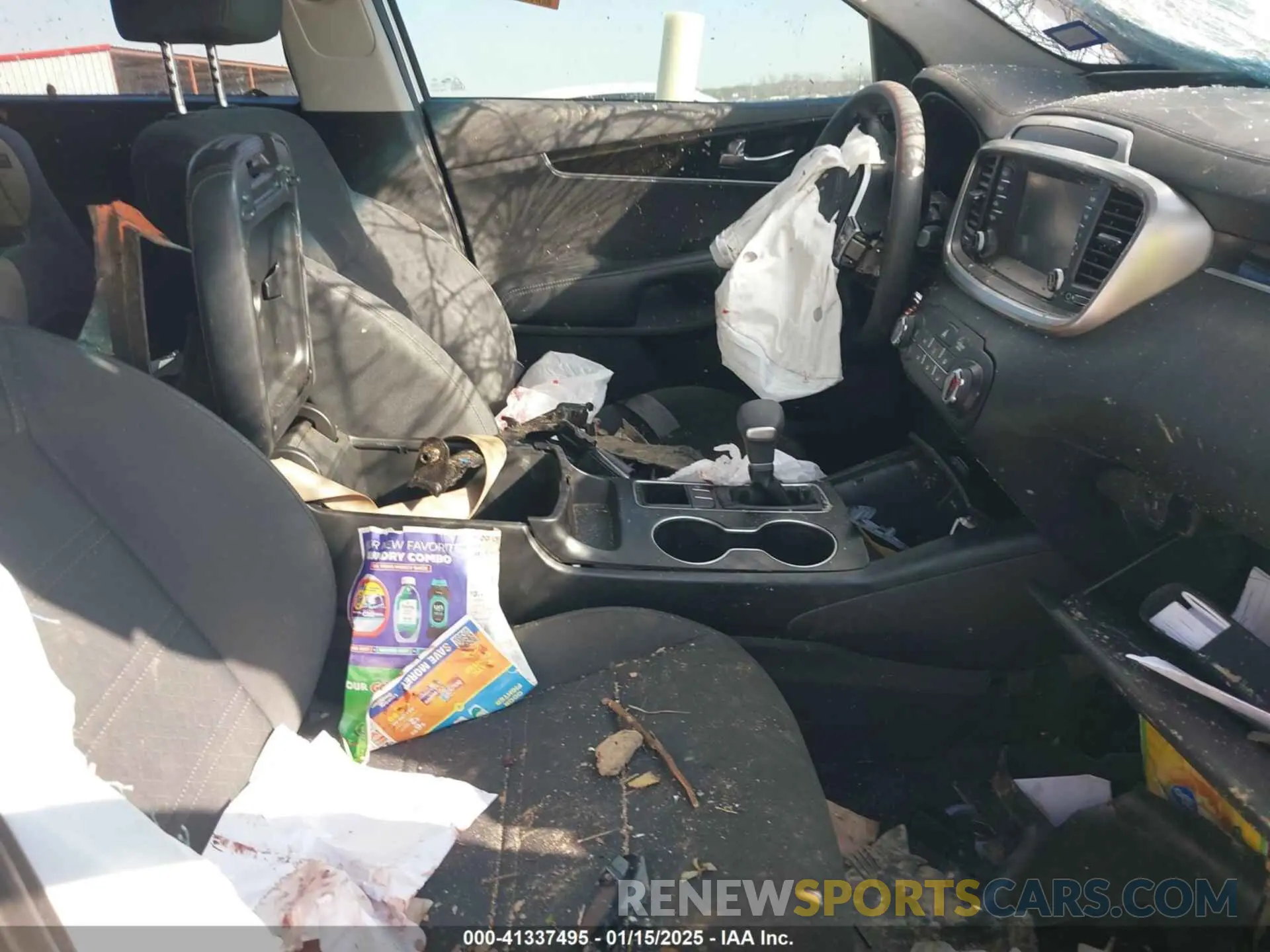 5 Photograph of a damaged car 5XYPG4A30LG711402 KIA SORENTO 2020