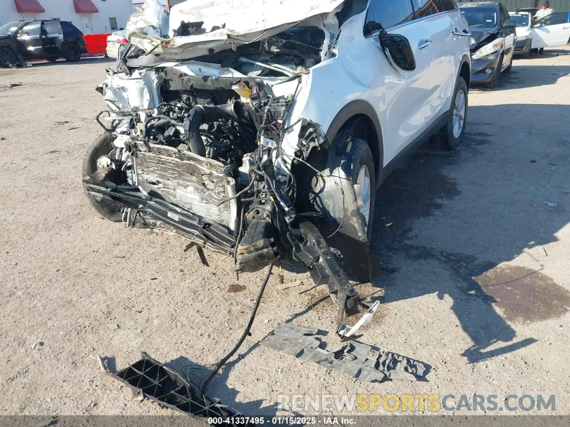 6 Photograph of a damaged car 5XYPG4A30LG711402 KIA SORENTO 2020