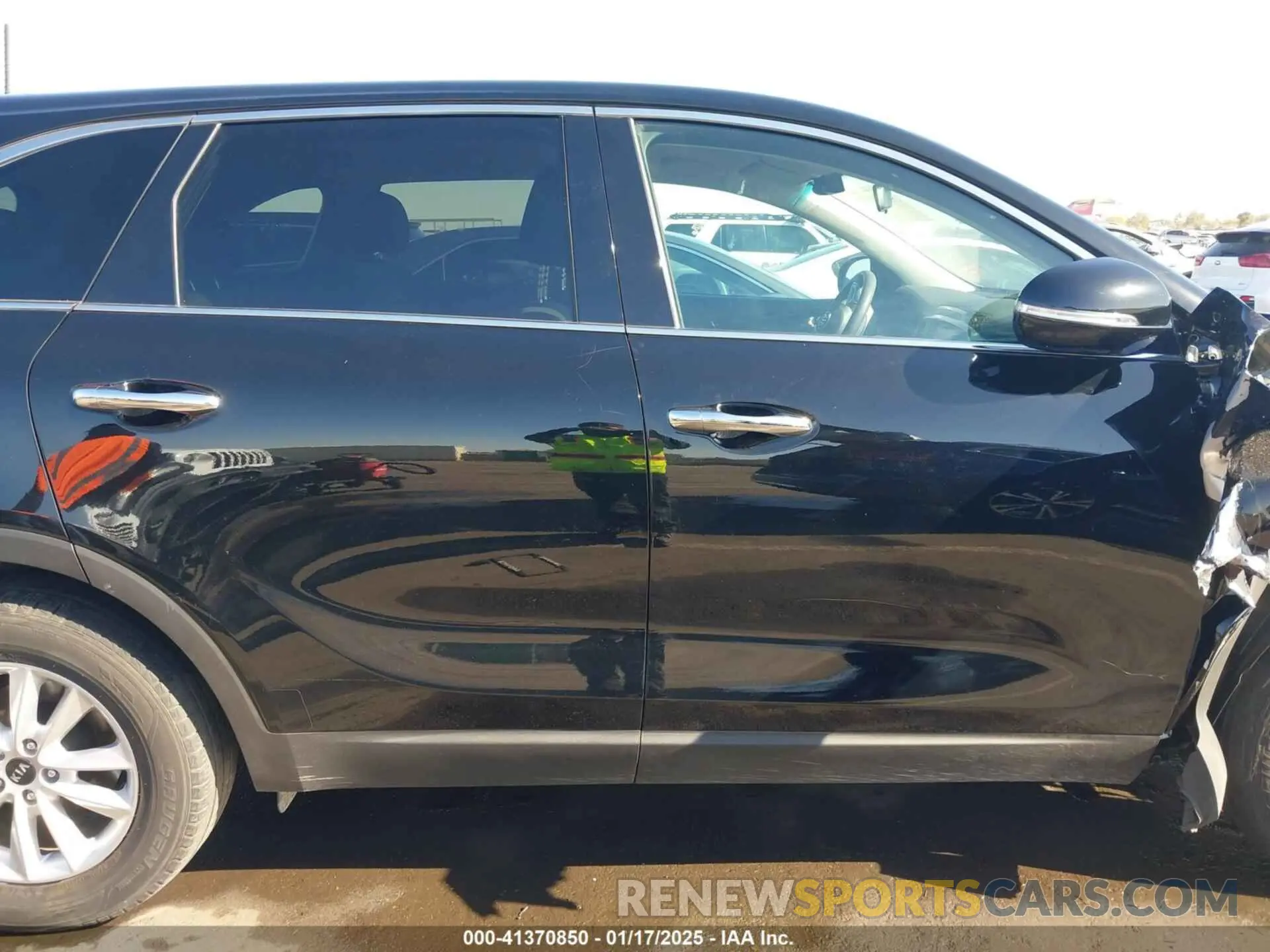 12 Photograph of a damaged car 5XYPG4A30LG712162 KIA SORENTO 2020