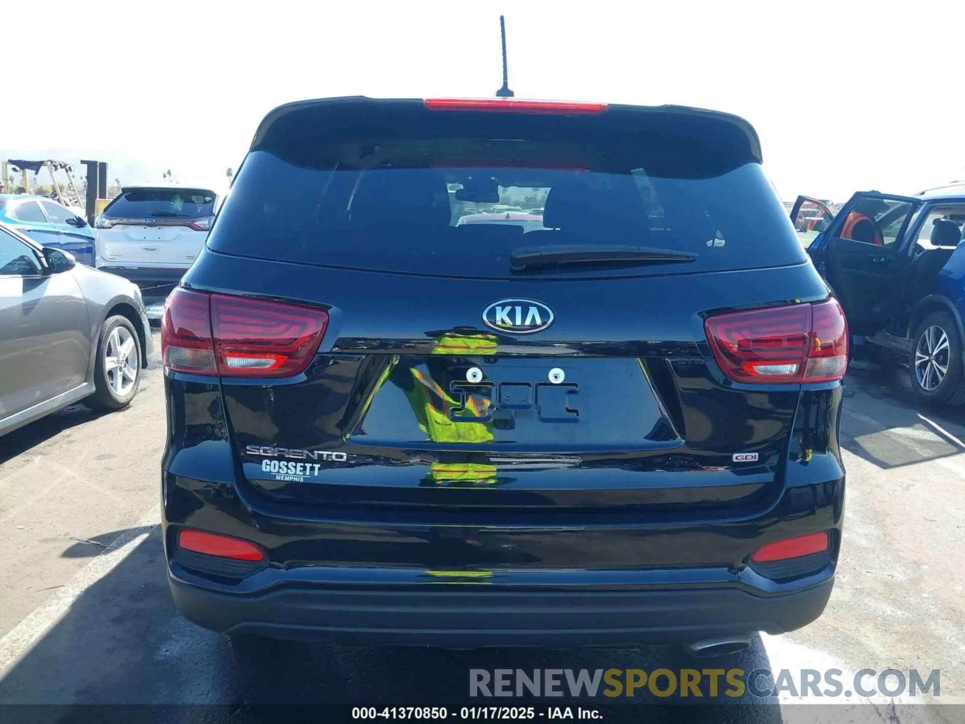 15 Photograph of a damaged car 5XYPG4A30LG712162 KIA SORENTO 2020