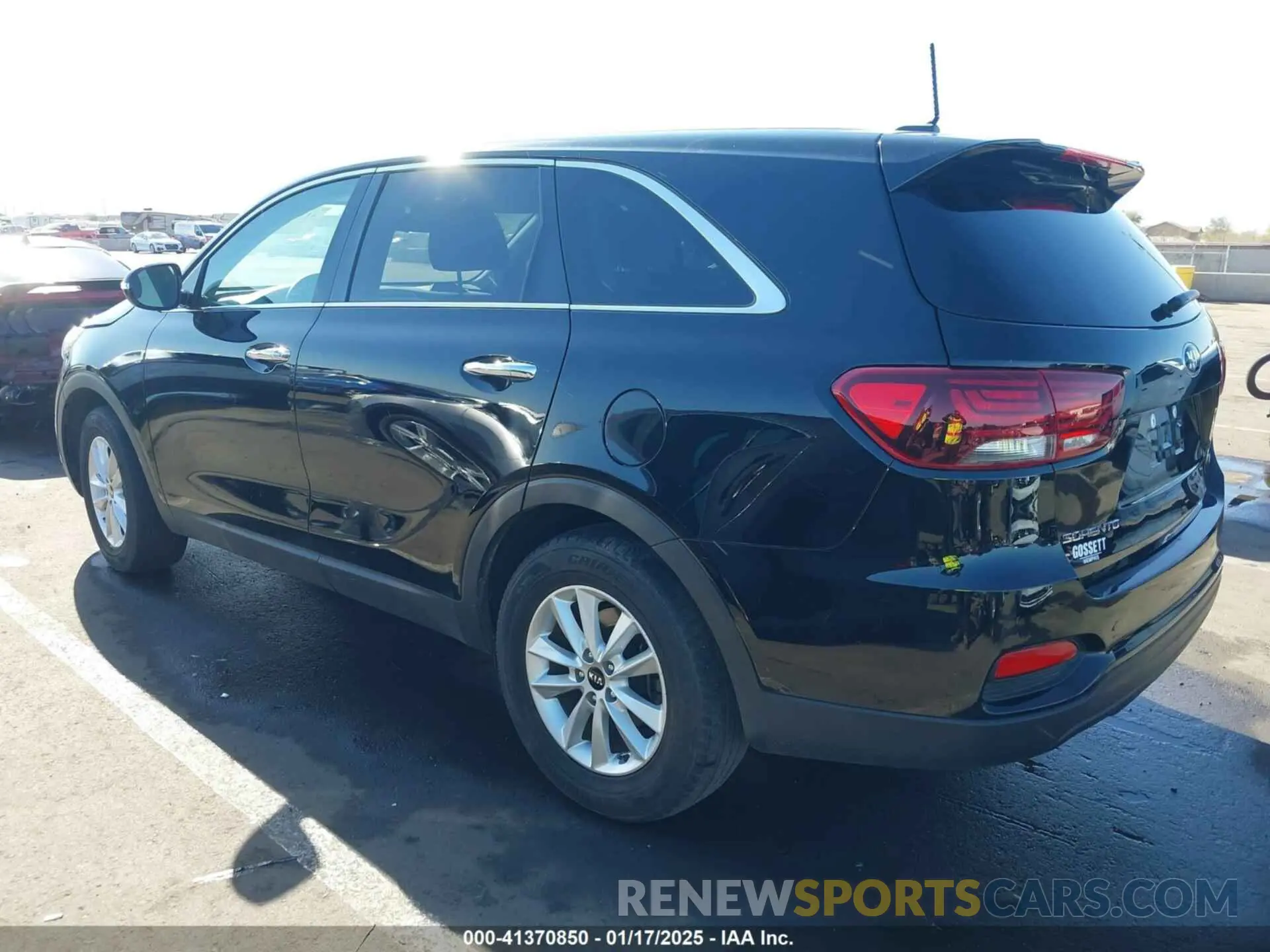 3 Photograph of a damaged car 5XYPG4A30LG712162 KIA SORENTO 2020