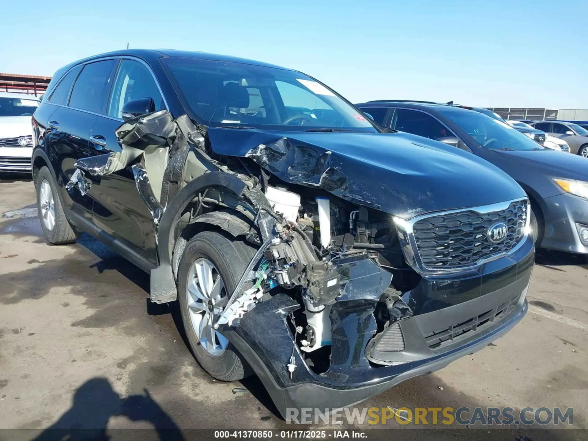 6 Photograph of a damaged car 5XYPG4A30LG712162 KIA SORENTO 2020