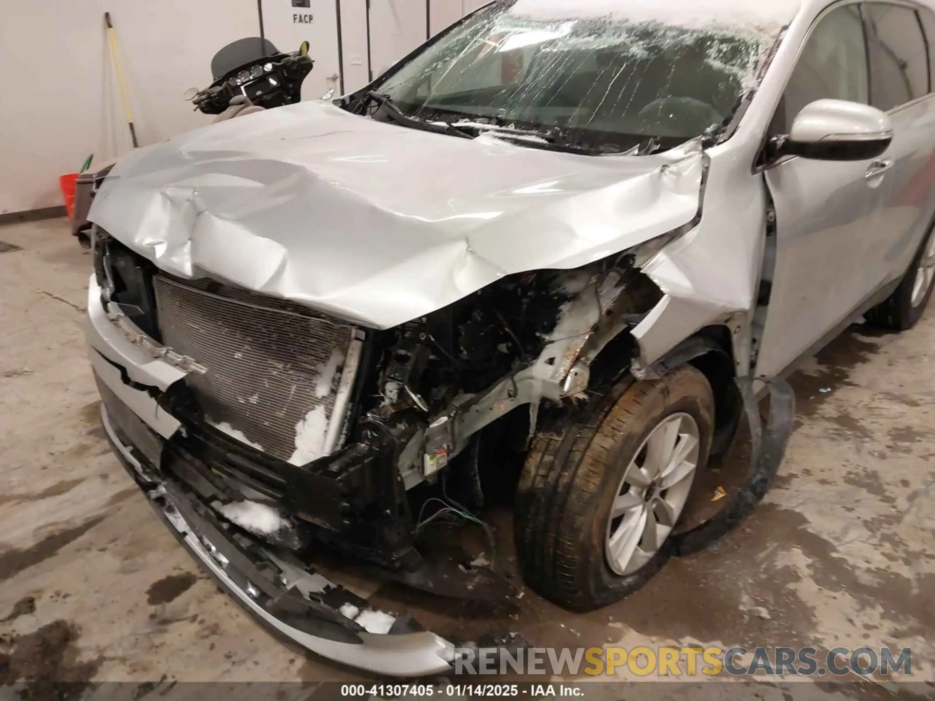 6 Photograph of a damaged car 5XYPG4A31LG623295 KIA SORENTO 2020