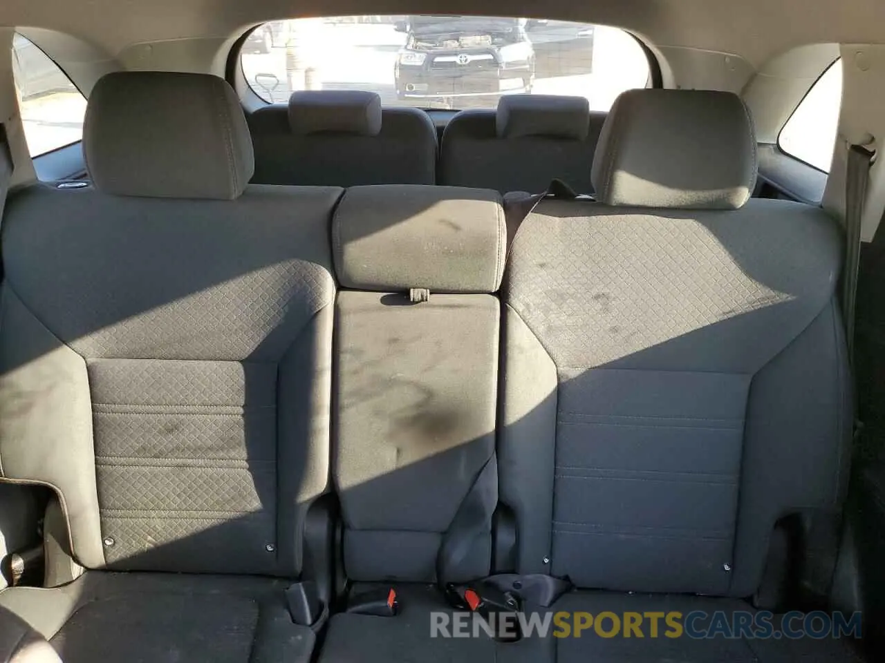 10 Photograph of a damaged car 5XYPG4A31LG666728 KIA SORENTO 2020