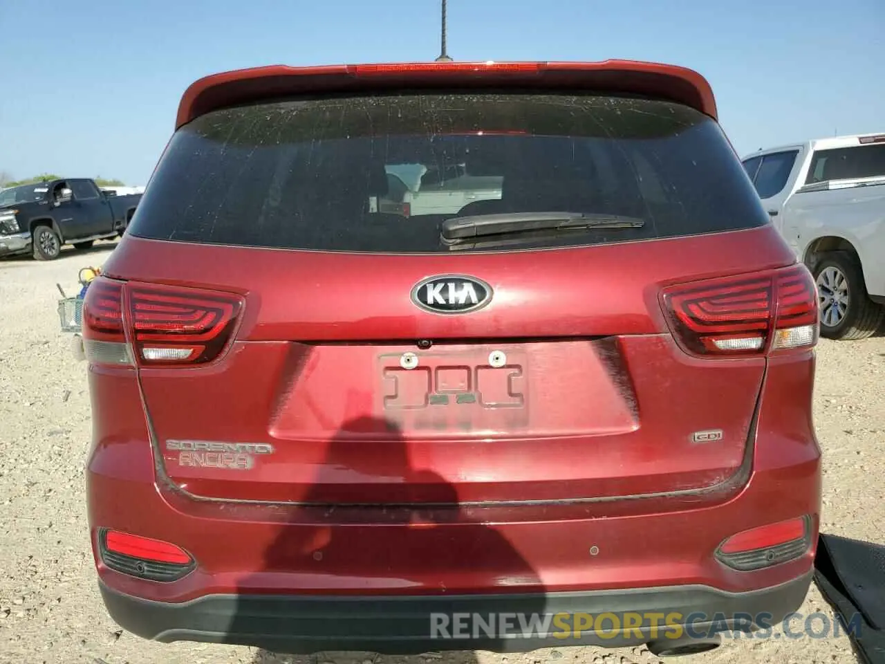 6 Photograph of a damaged car 5XYPG4A31LG675106 KIA SORENTO 2020