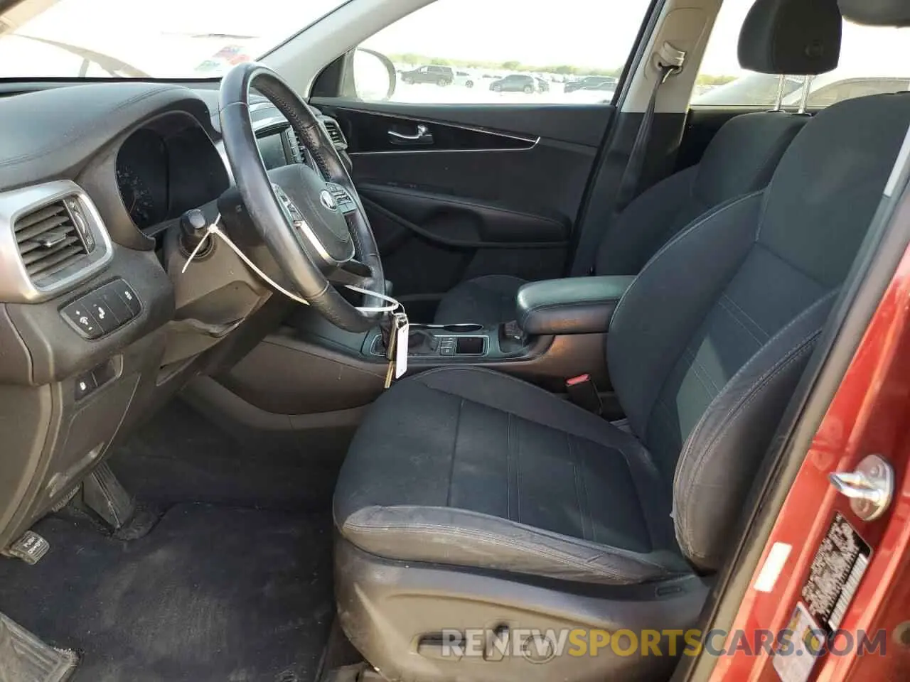 7 Photograph of a damaged car 5XYPG4A31LG675106 KIA SORENTO 2020