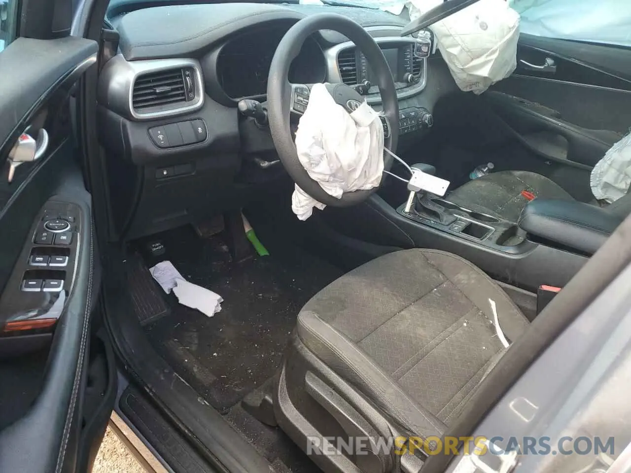 8 Photograph of a damaged car 5XYPG4A31LG676529 KIA SORENTO 2020