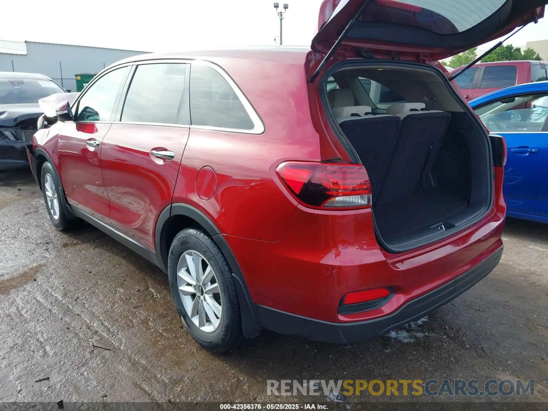 3 Photograph of a damaged car 5XYPG4A31LG684100 KIA SORENTO 2020