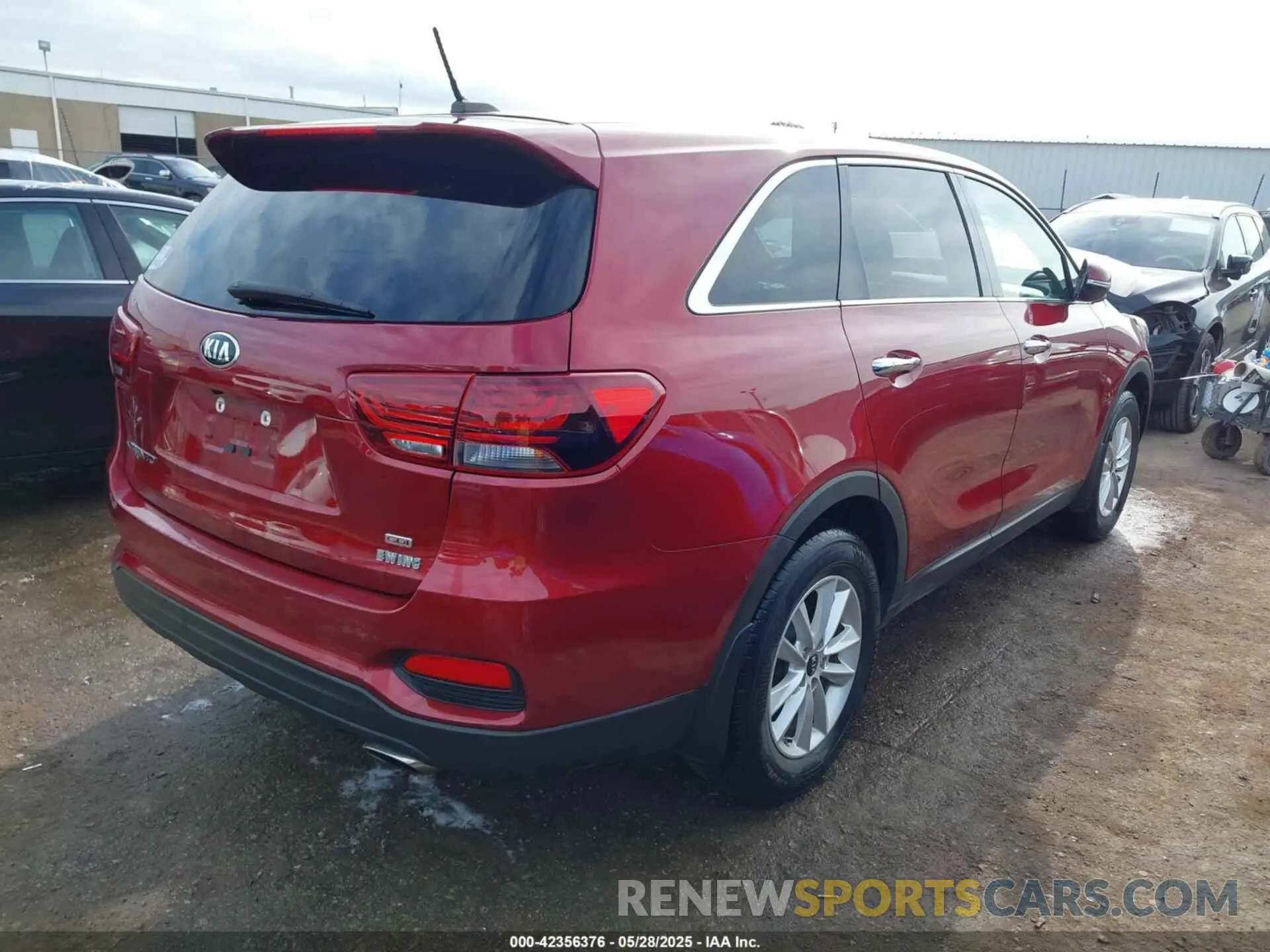 4 Photograph of a damaged car 5XYPG4A31LG684100 KIA SORENTO 2020