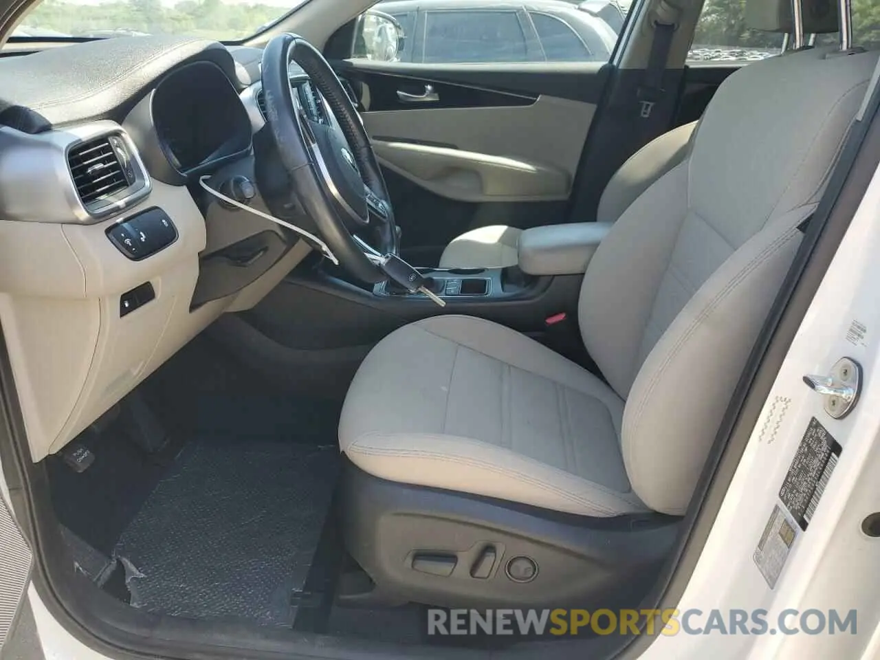 7 Photograph of a damaged car 5XYPG4A32LG635861 KIA SORENTO 2020