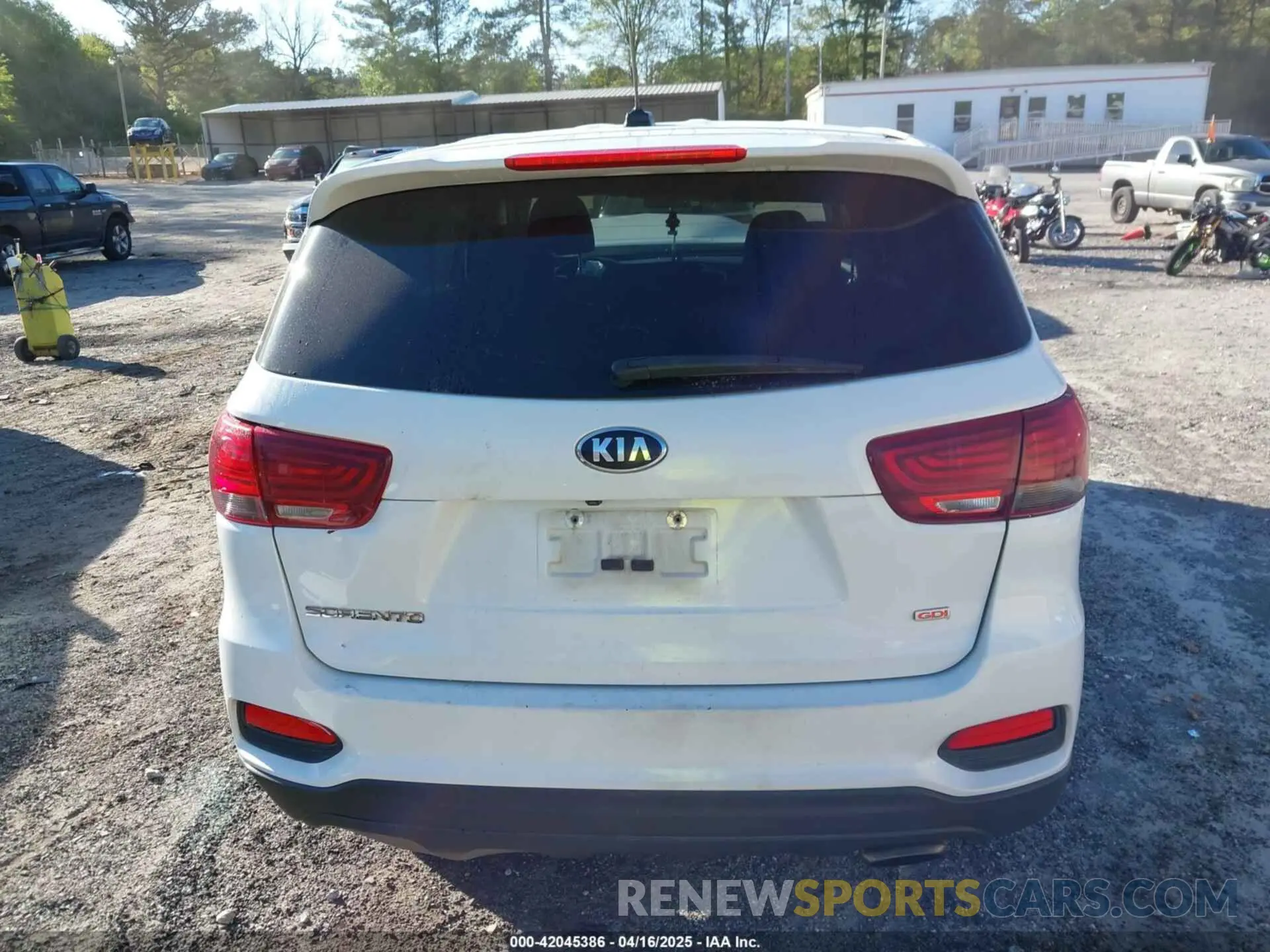 17 Photograph of a damaged car 5XYPG4A32LG642292 KIA SORENTO 2020