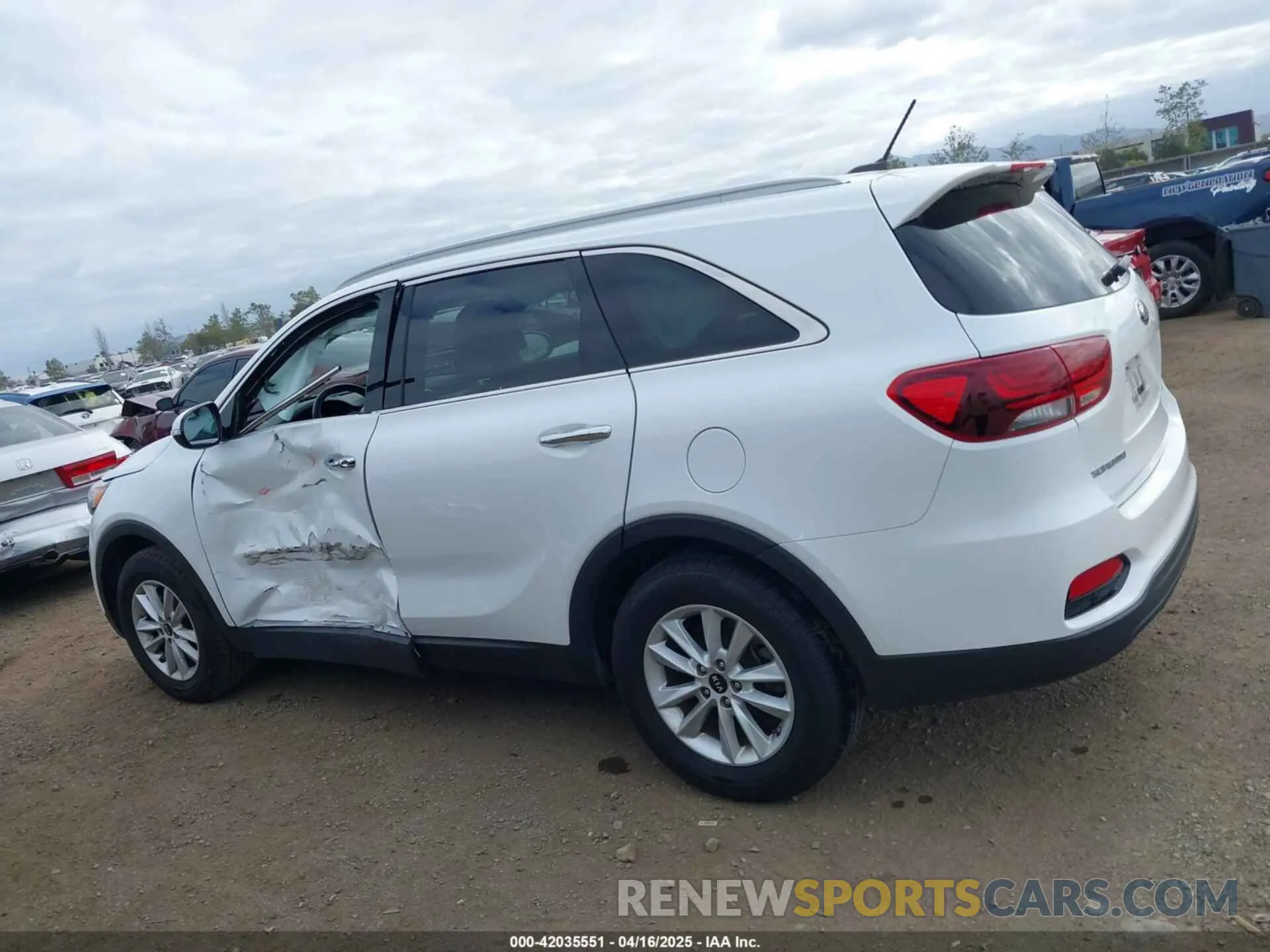 14 Photograph of a damaged car 5XYPG4A32LG642891 KIA SORENTO 2020