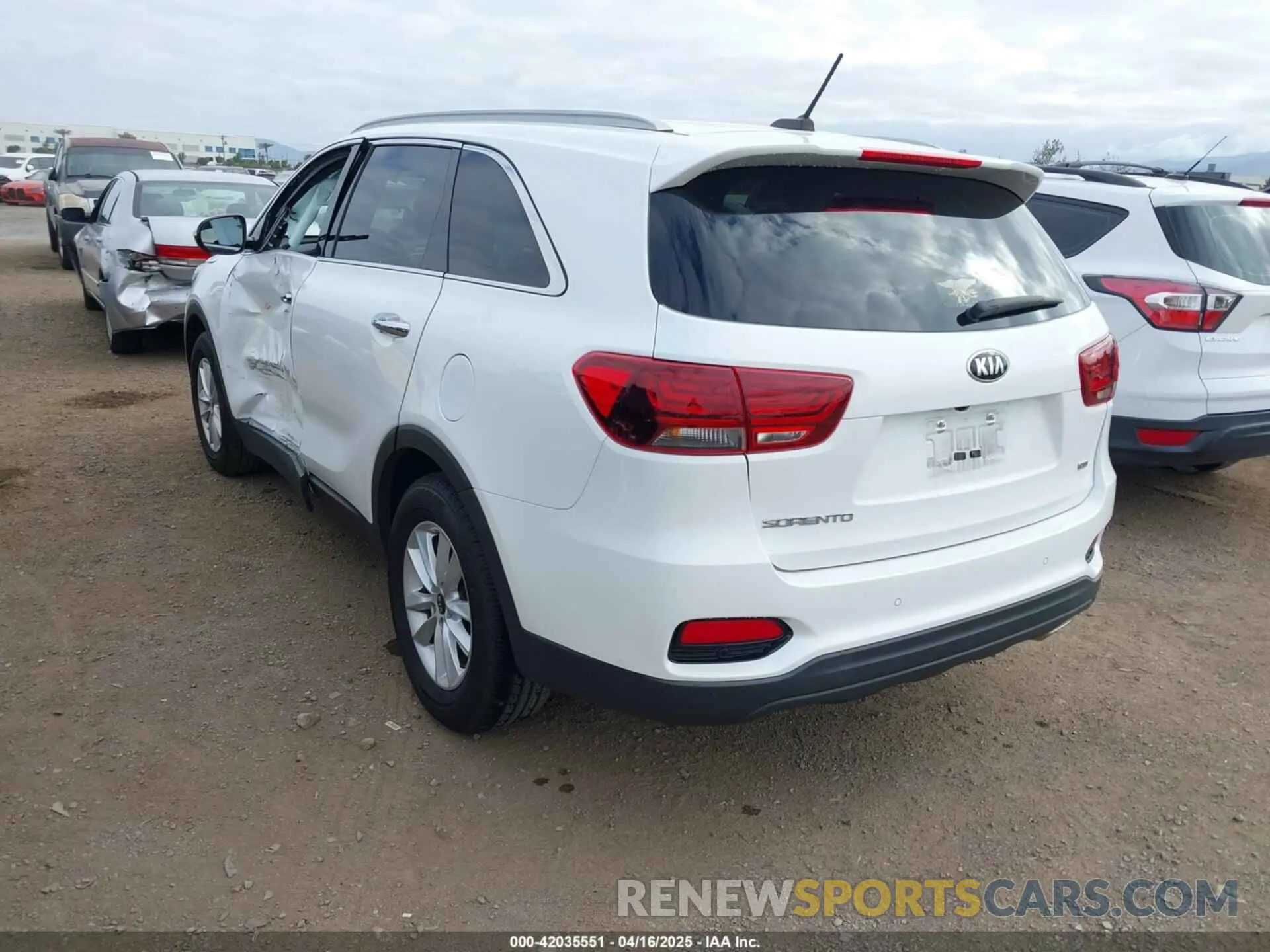 3 Photograph of a damaged car 5XYPG4A32LG642891 KIA SORENTO 2020