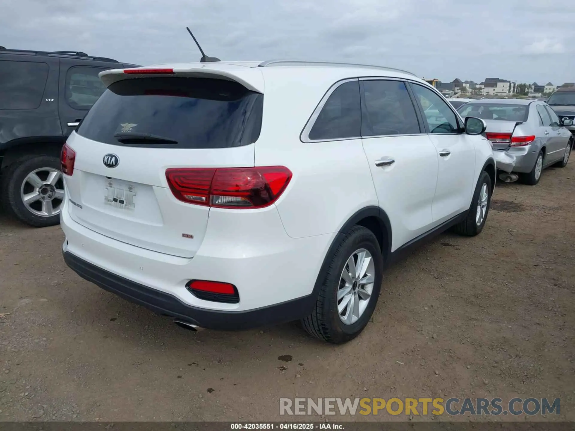 4 Photograph of a damaged car 5XYPG4A32LG642891 KIA SORENTO 2020