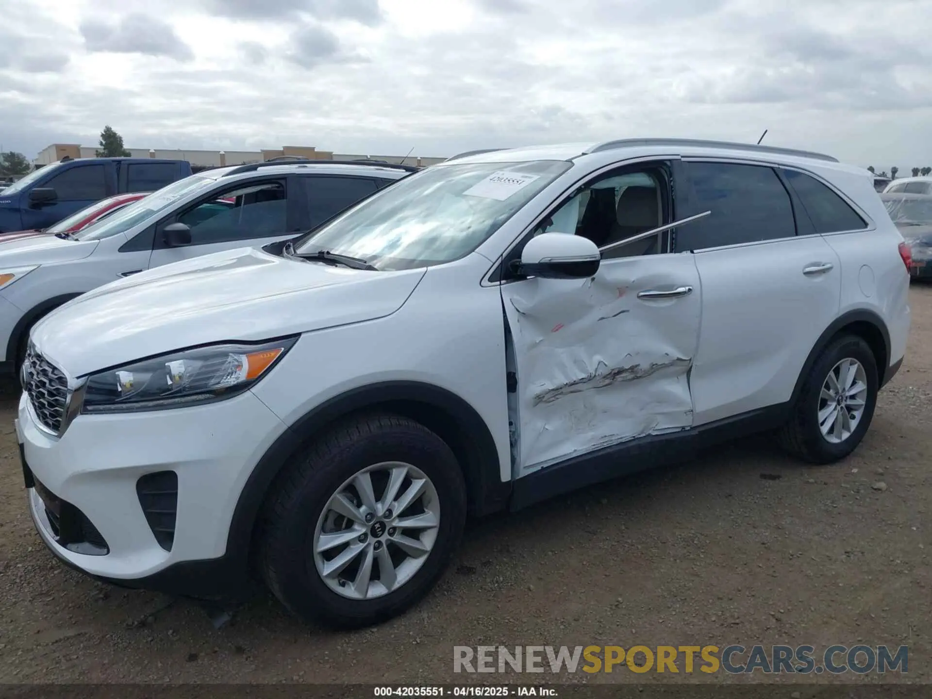 6 Photograph of a damaged car 5XYPG4A32LG642891 KIA SORENTO 2020