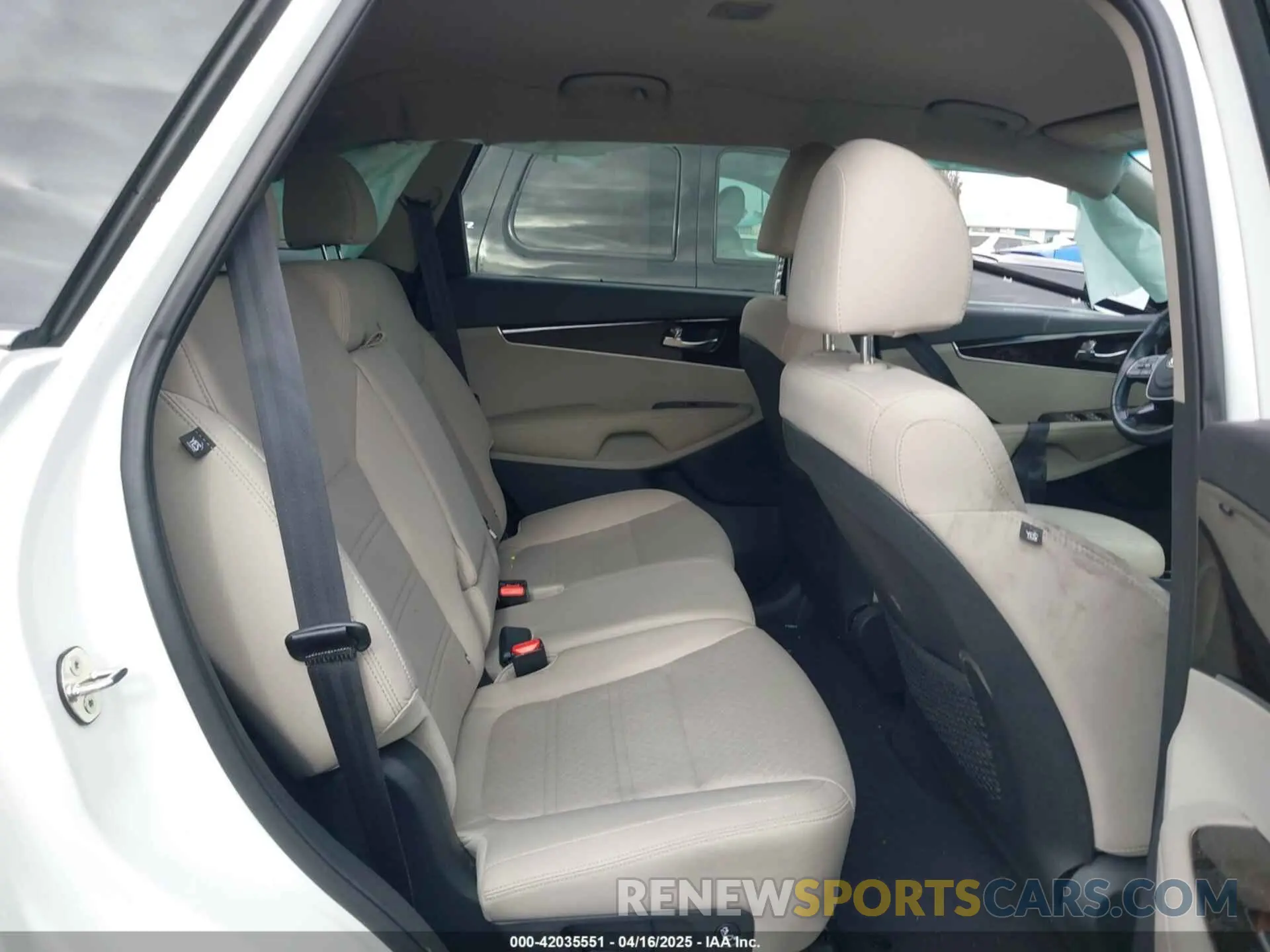 8 Photograph of a damaged car 5XYPG4A32LG642891 KIA SORENTO 2020