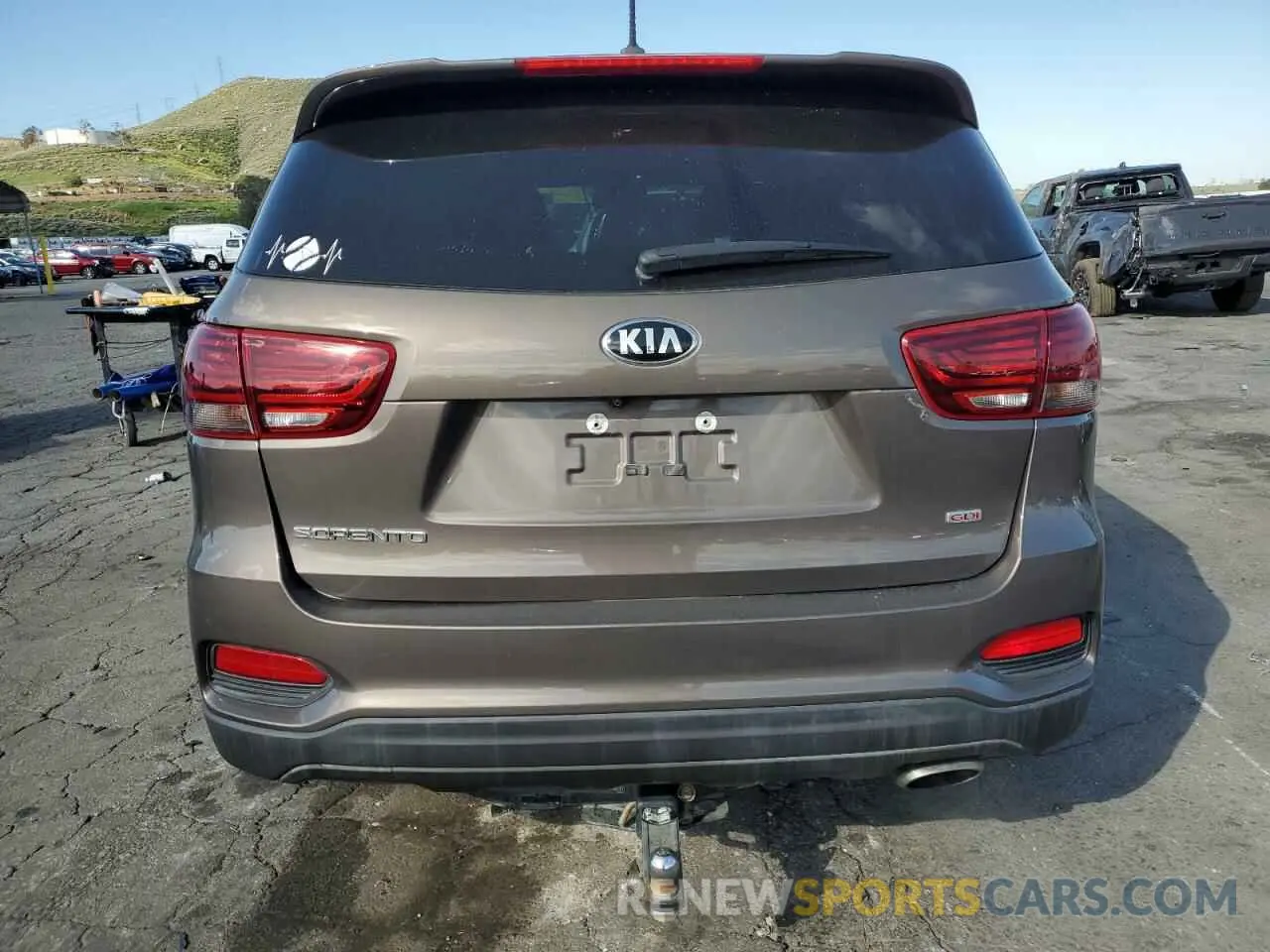 6 Photograph of a damaged car 5XYPG4A32LG650747 KIA SORENTO 2020