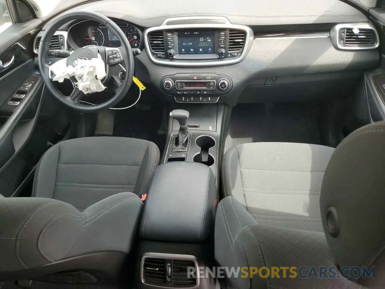 8 Photograph of a damaged car 5XYPG4A32LG658895 KIA SORENTO 2020