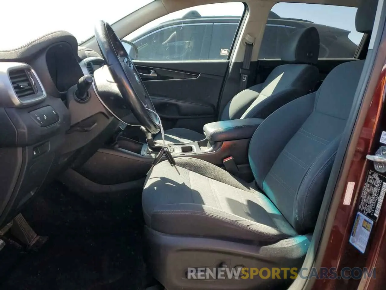 7 Photograph of a damaged car 5XYPG4A32LG661876 KIA SORENTO 2020