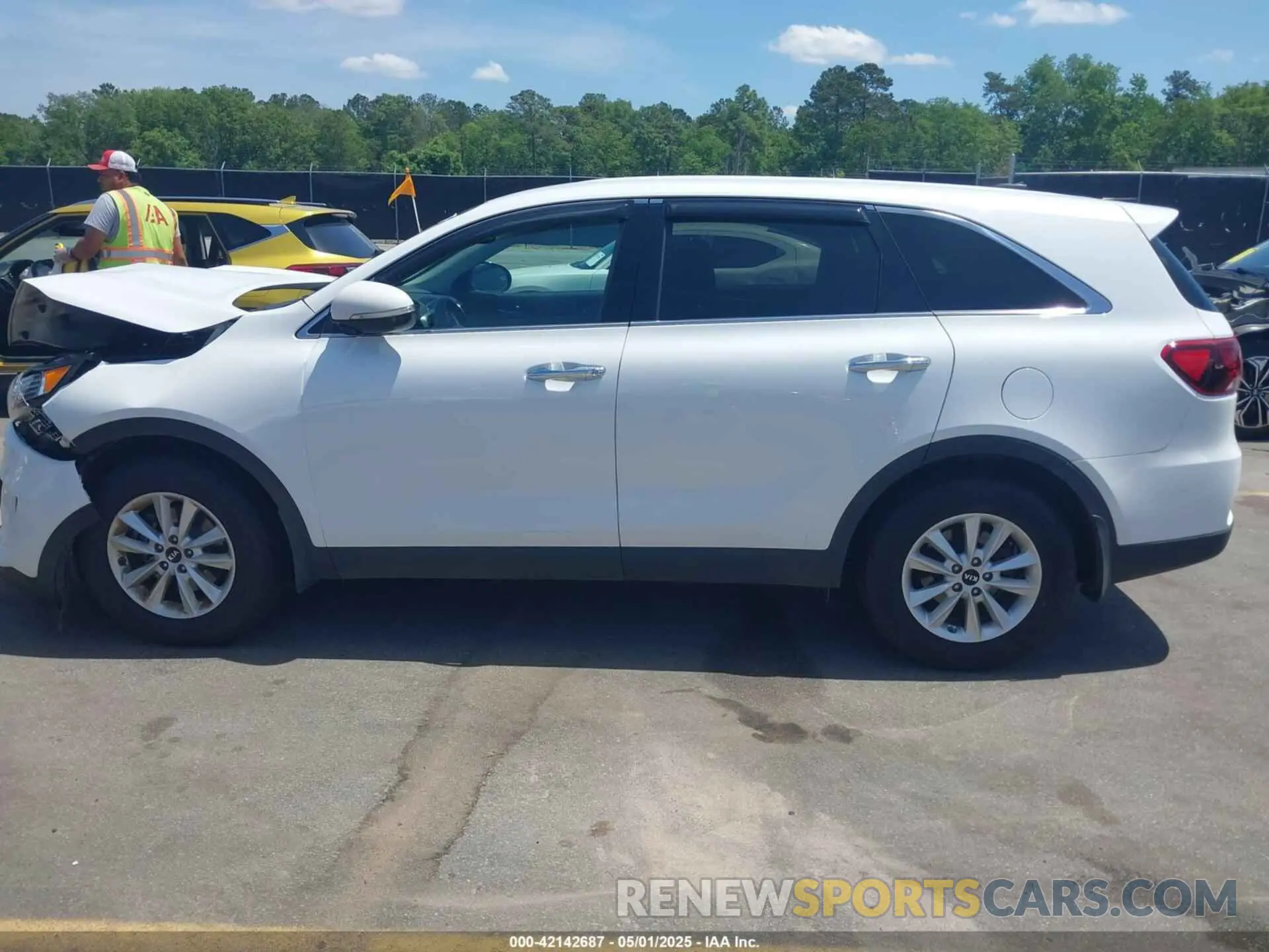 14 Photograph of a damaged car 5XYPG4A32LG670979 KIA SORENTO 2020