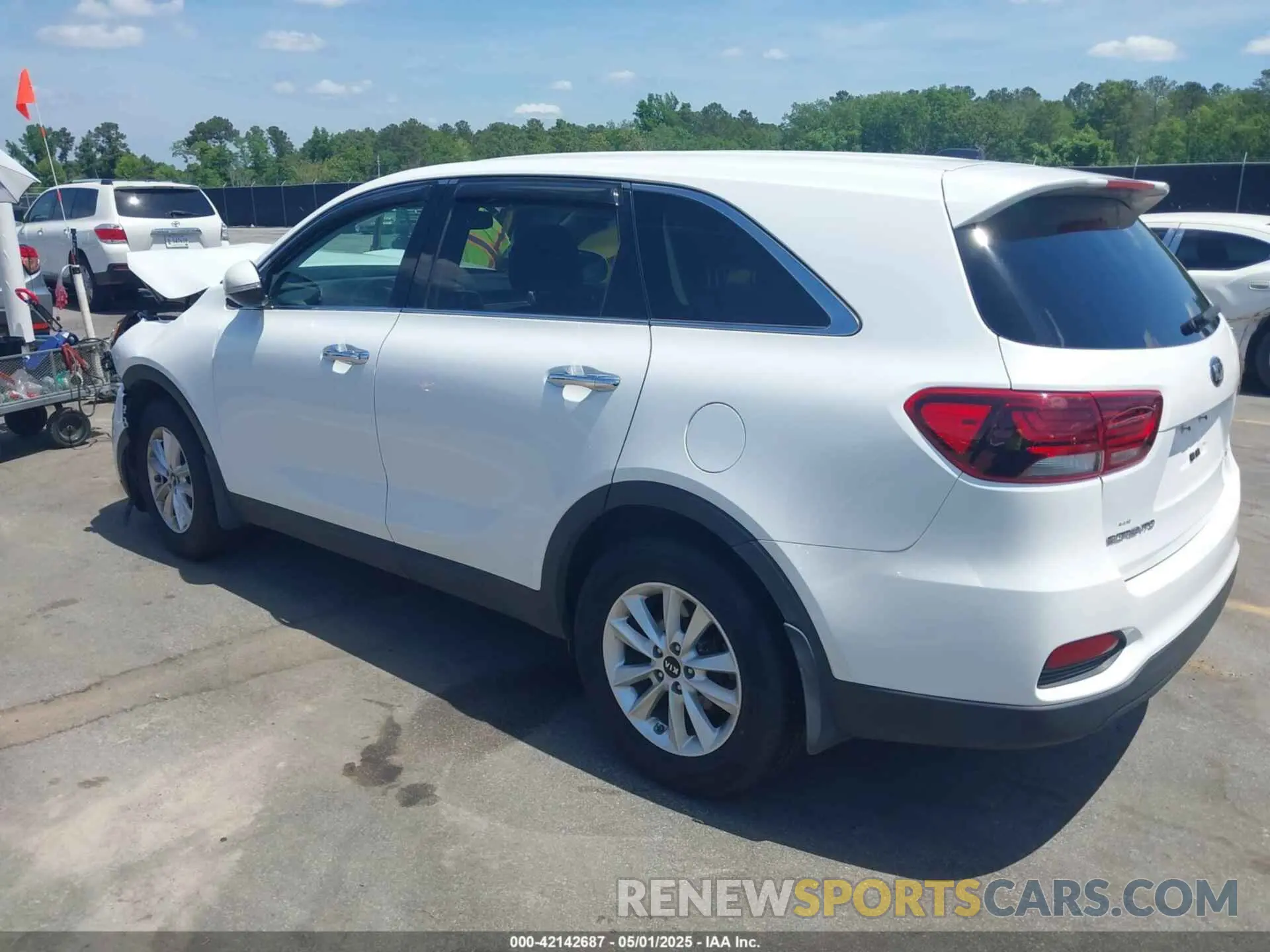 3 Photograph of a damaged car 5XYPG4A32LG670979 KIA SORENTO 2020