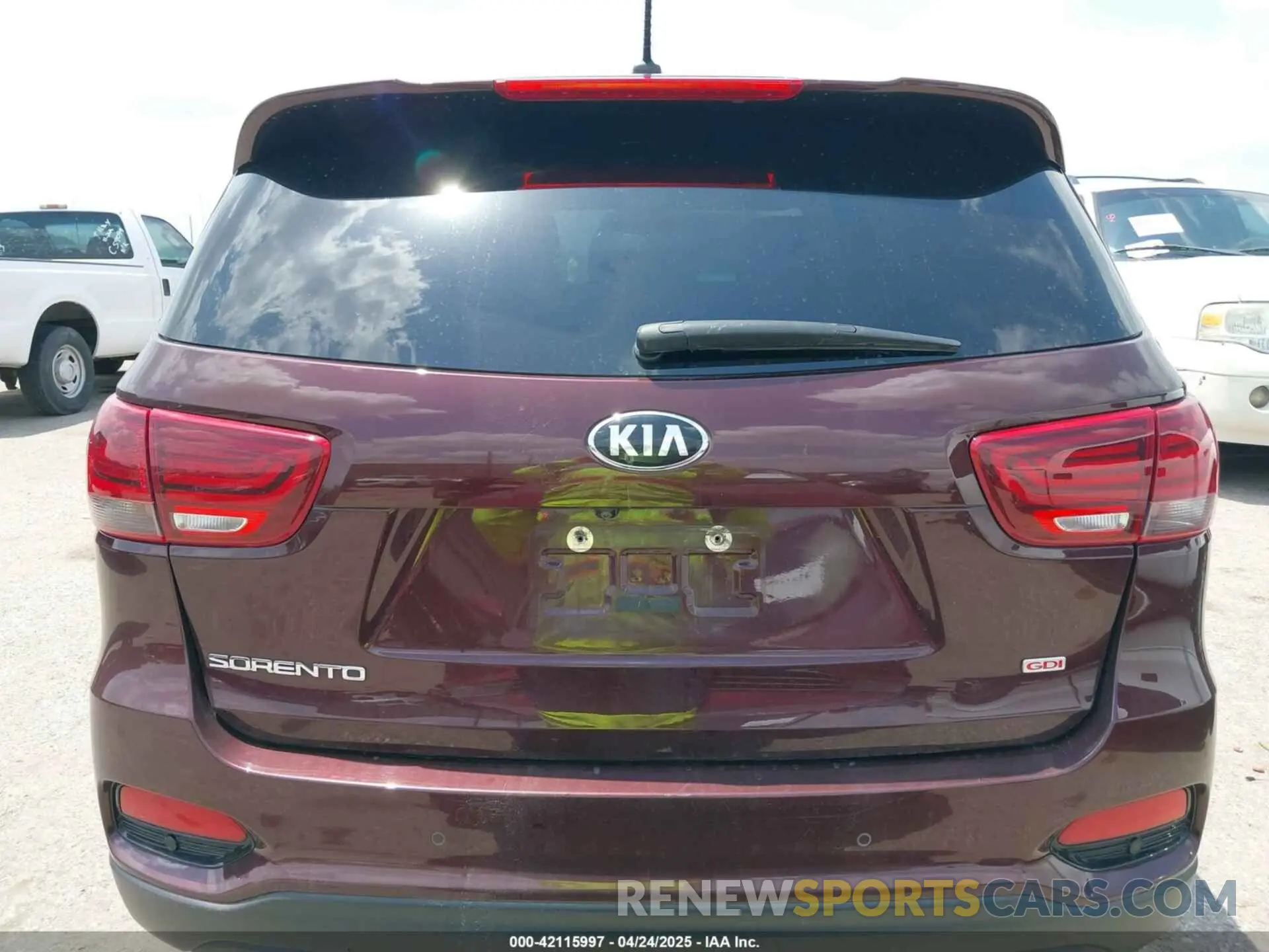 16 Photograph of a damaged car 5XYPG4A32LG685563 KIA SORENTO 2020