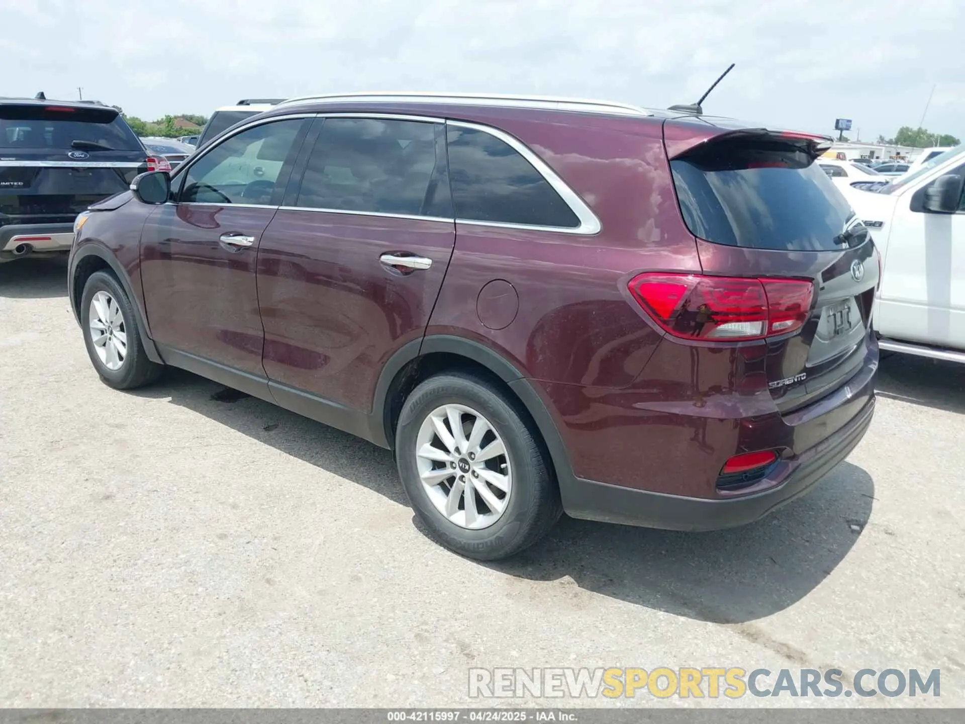 3 Photograph of a damaged car 5XYPG4A32LG685563 KIA SORENTO 2020
