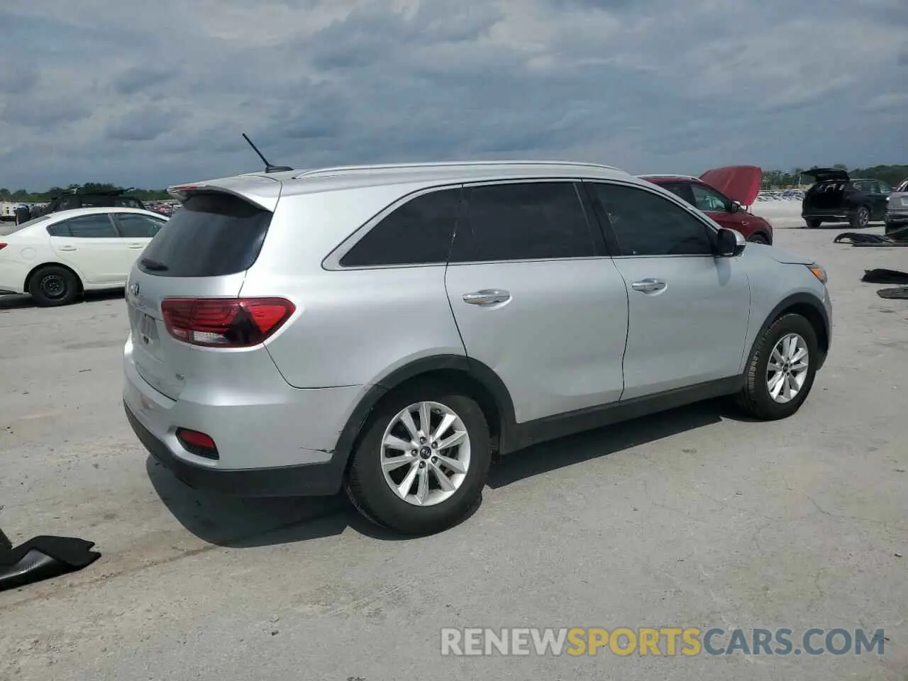 3 Photograph of a damaged car 5XYPG4A33LG628479 KIA SORENTO 2020