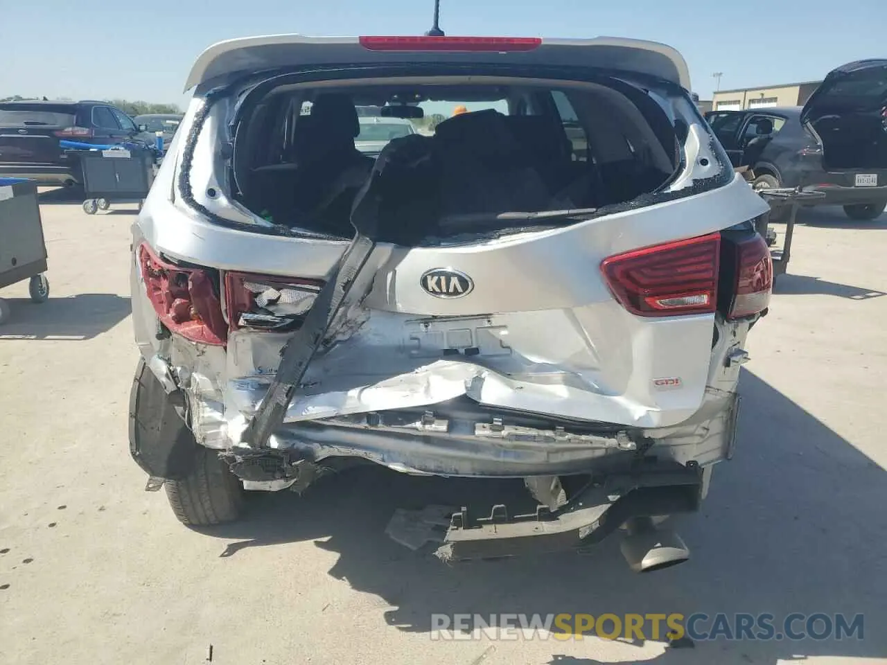 6 Photograph of a damaged car 5XYPG4A33LG633231 KIA SORENTO 2020