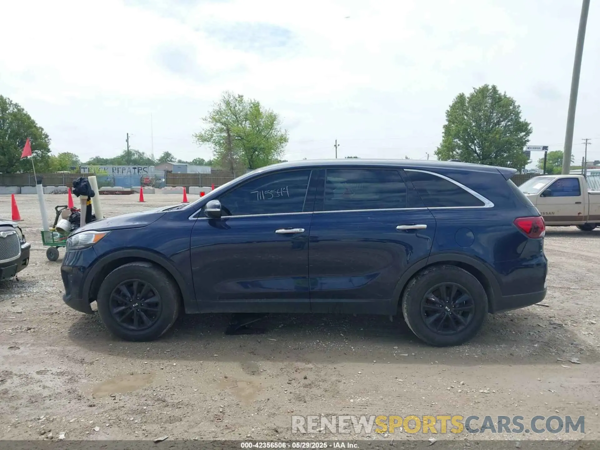 14 Photograph of a damaged car 5XYPG4A33LG639143 KIA SORENTO 2020