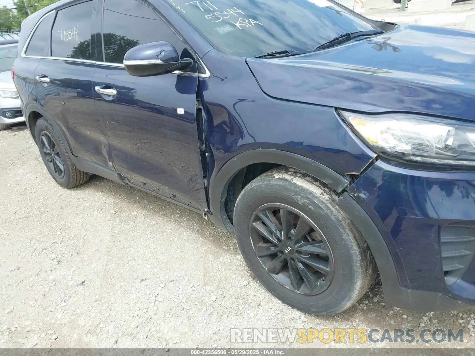 6 Photograph of a damaged car 5XYPG4A33LG639143 KIA SORENTO 2020