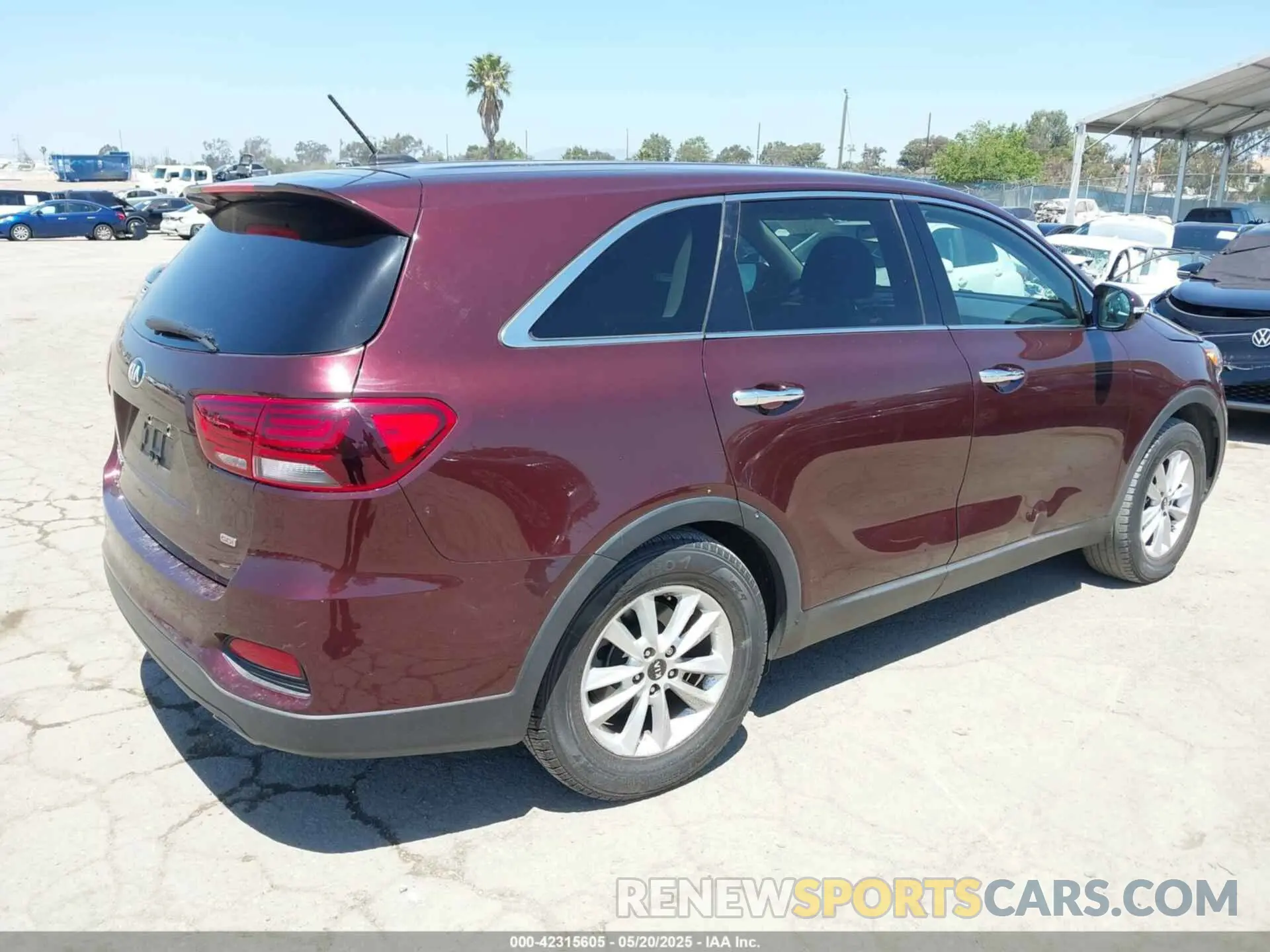 4 Photograph of a damaged car 5XYPG4A33LG643547 KIA SORENTO 2020