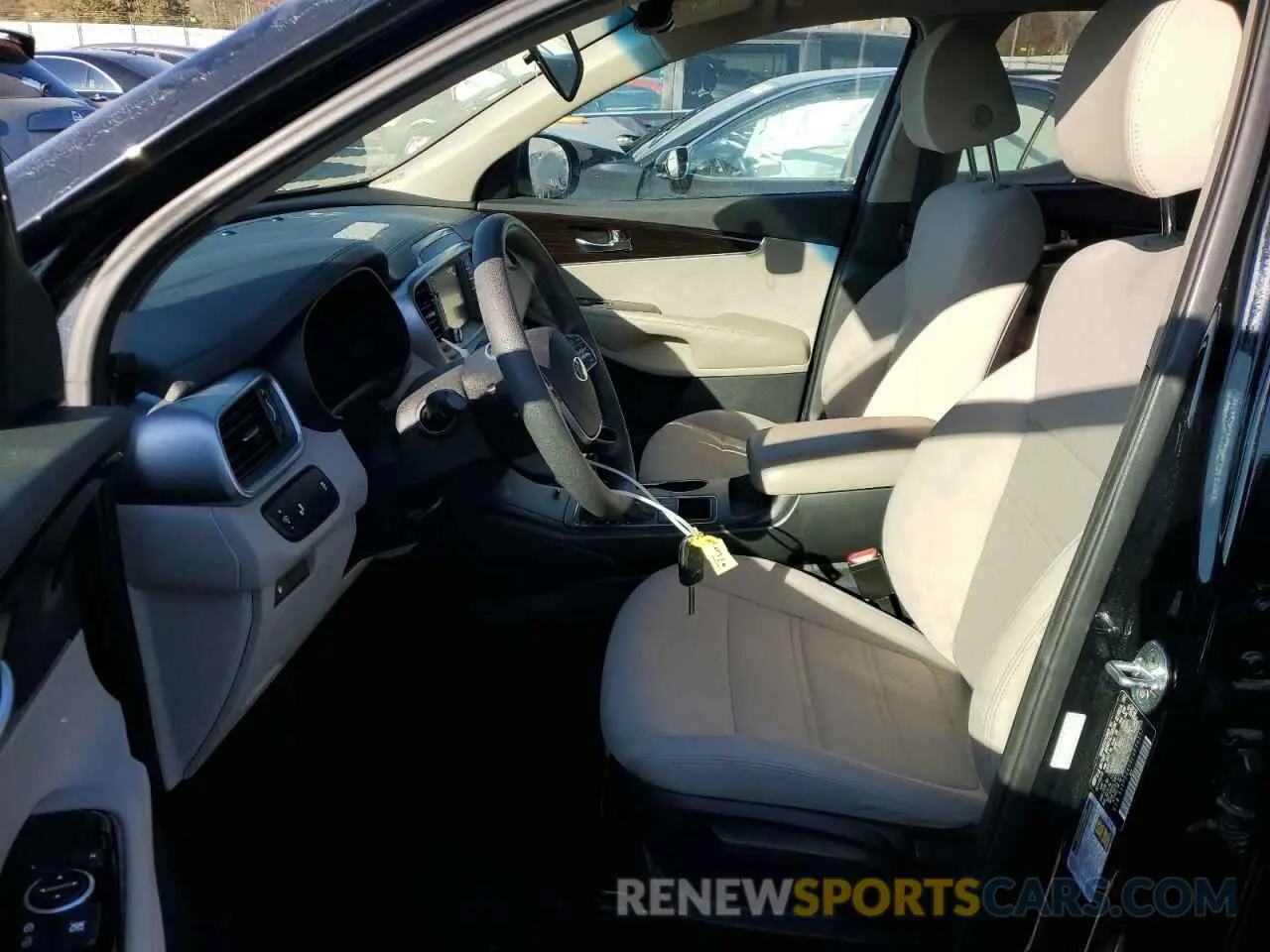 7 Photograph of a damaged car 5XYPG4A33LG644357 KIA SORENTO 2020
