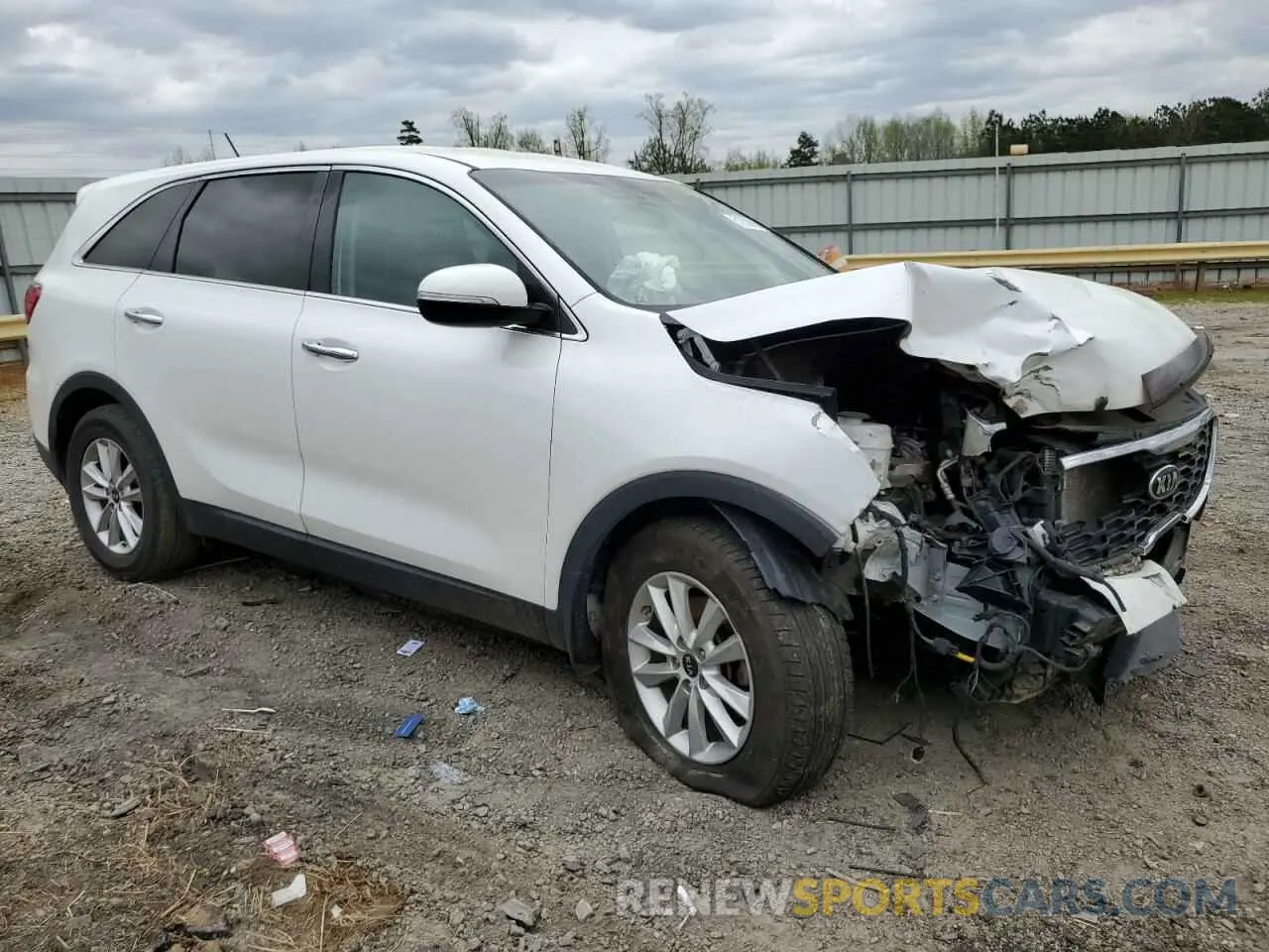 4 Photograph of a damaged car 5XYPG4A33LG656847 KIA SORENTO 2020