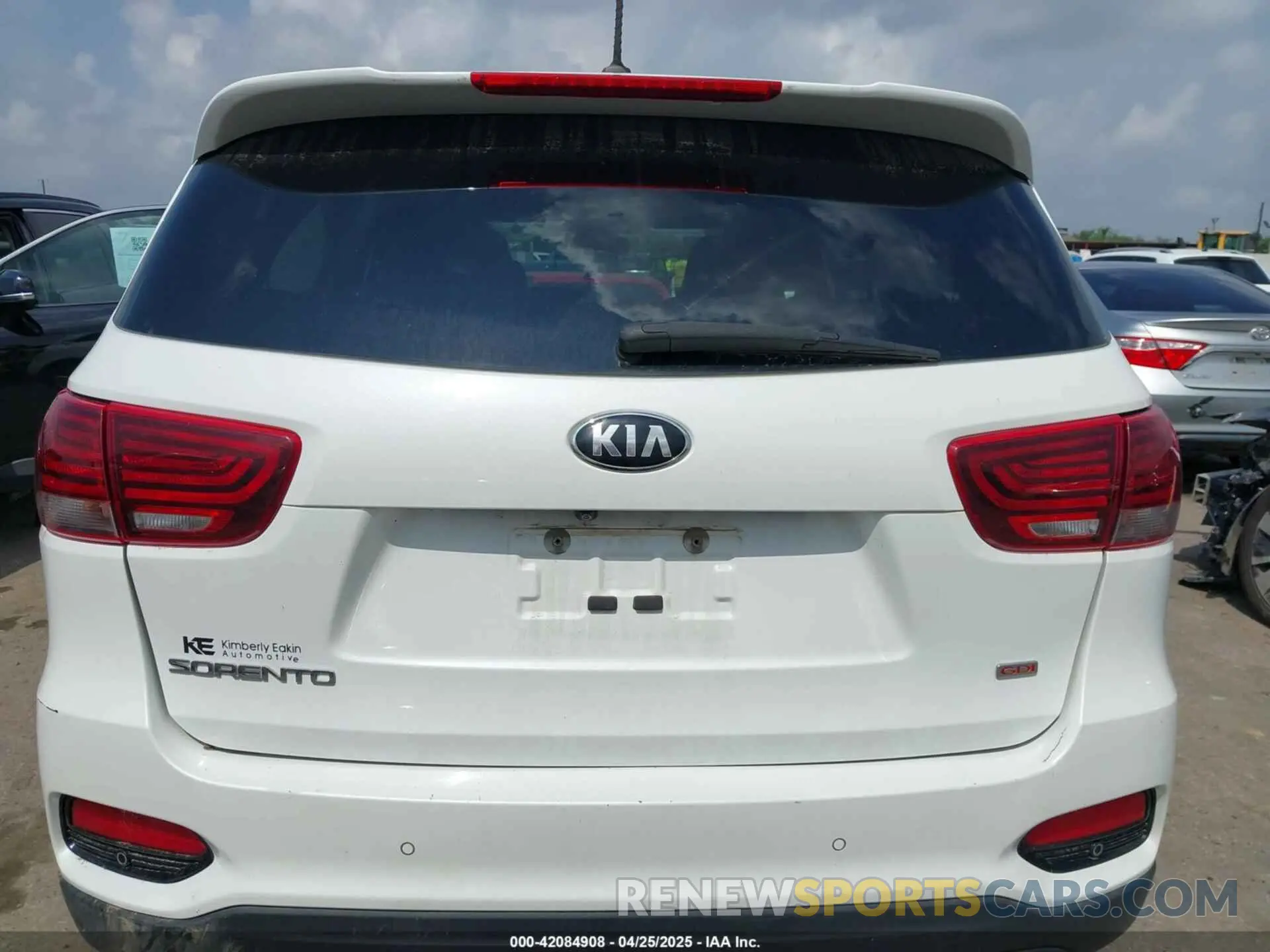 16 Photograph of a damaged car 5XYPG4A33LG661840 KIA SORENTO 2020