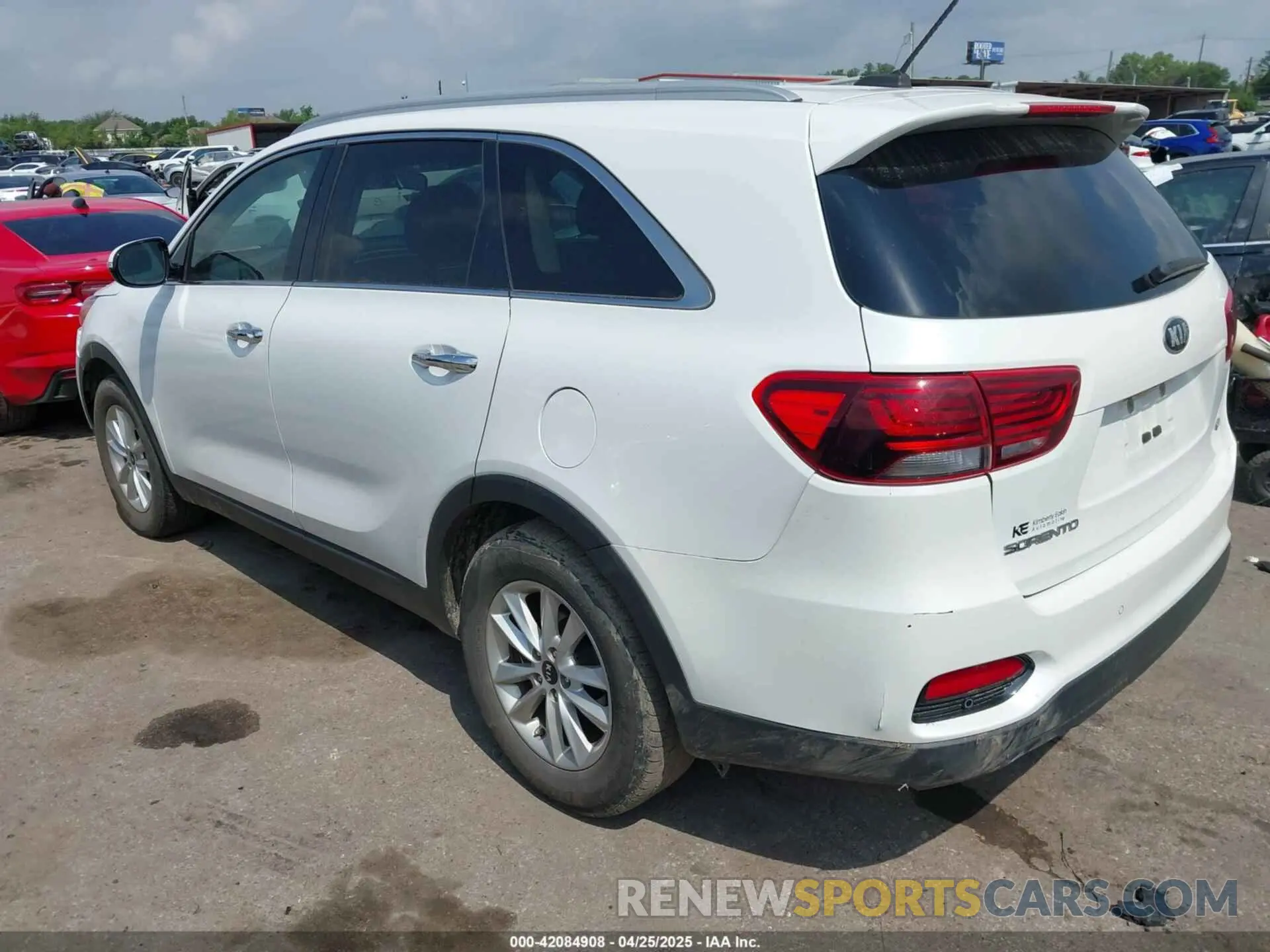 3 Photograph of a damaged car 5XYPG4A33LG661840 KIA SORENTO 2020
