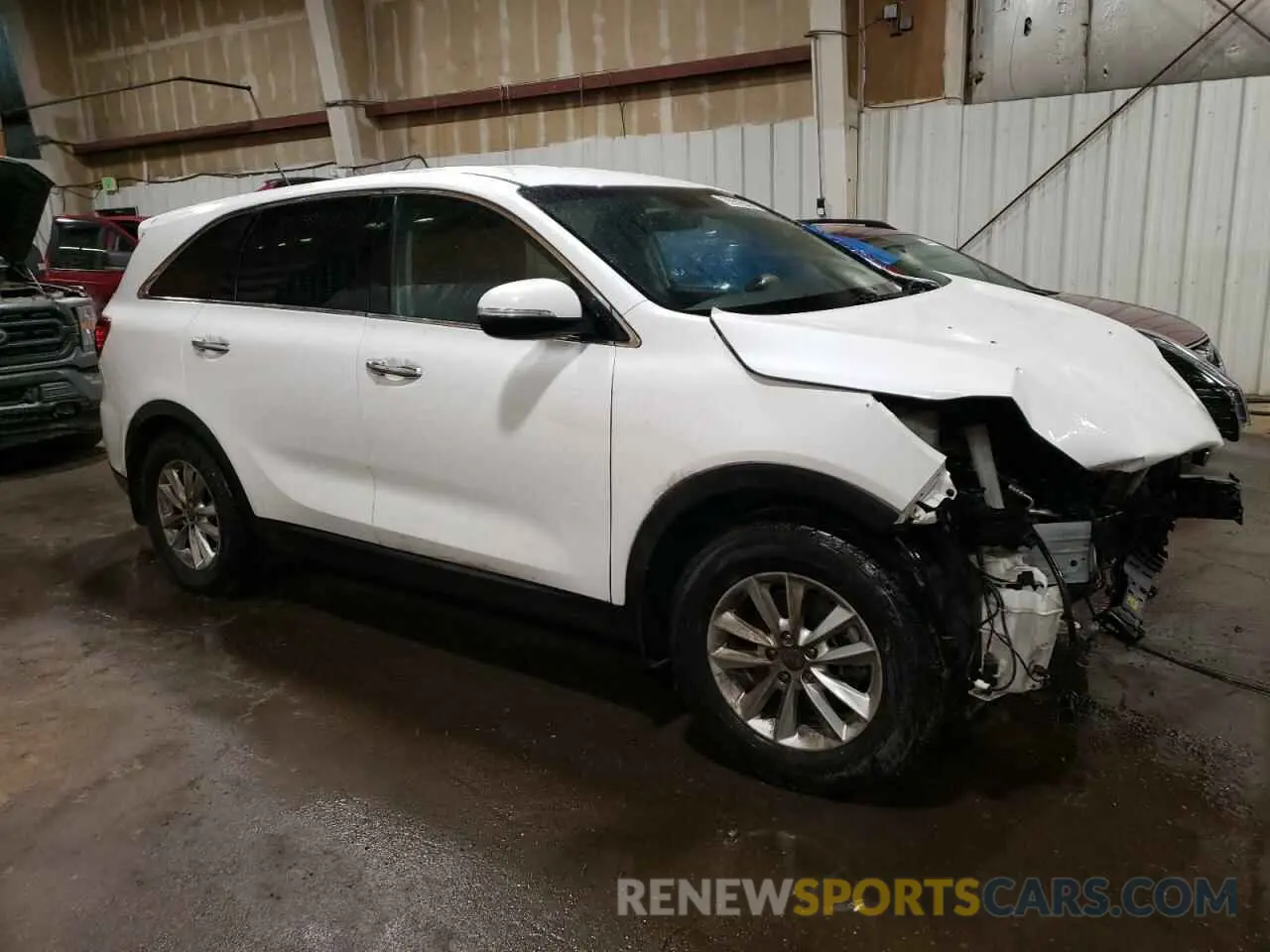 4 Photograph of a damaged car 5XYPG4A33LG683692 KIA SORENTO 2020