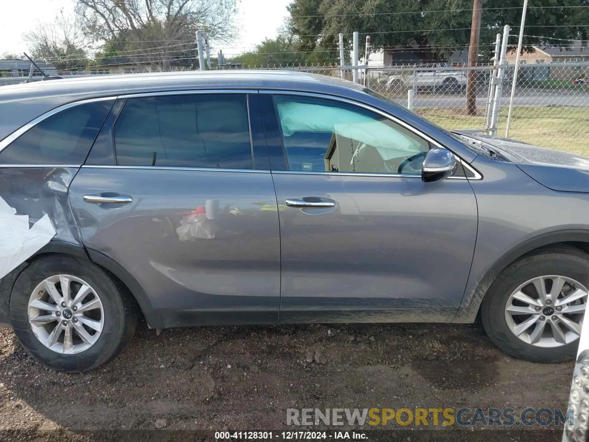 13 Photograph of a damaged car 5XYPG4A33LG711796 KIA SORENTO 2020