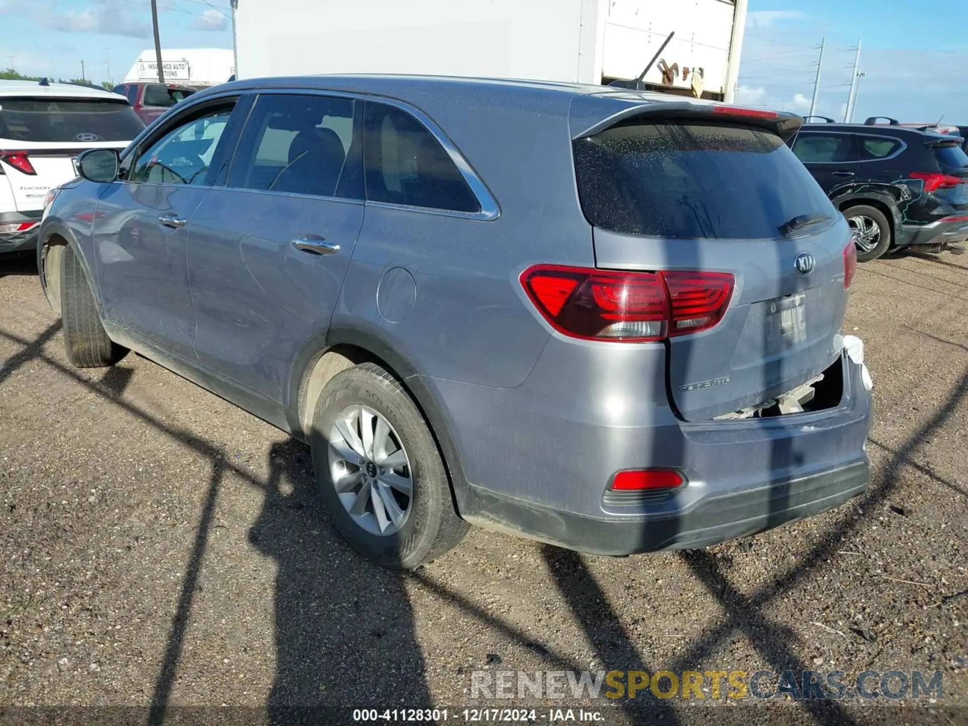 3 Photograph of a damaged car 5XYPG4A33LG711796 KIA SORENTO 2020