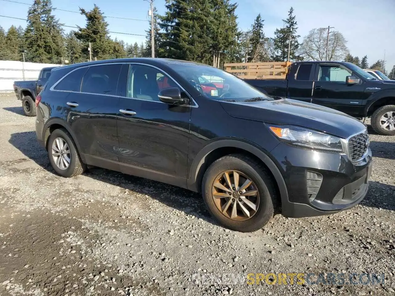 4 Photograph of a damaged car 5XYPG4A34LG625882 KIA SORENTO 2020