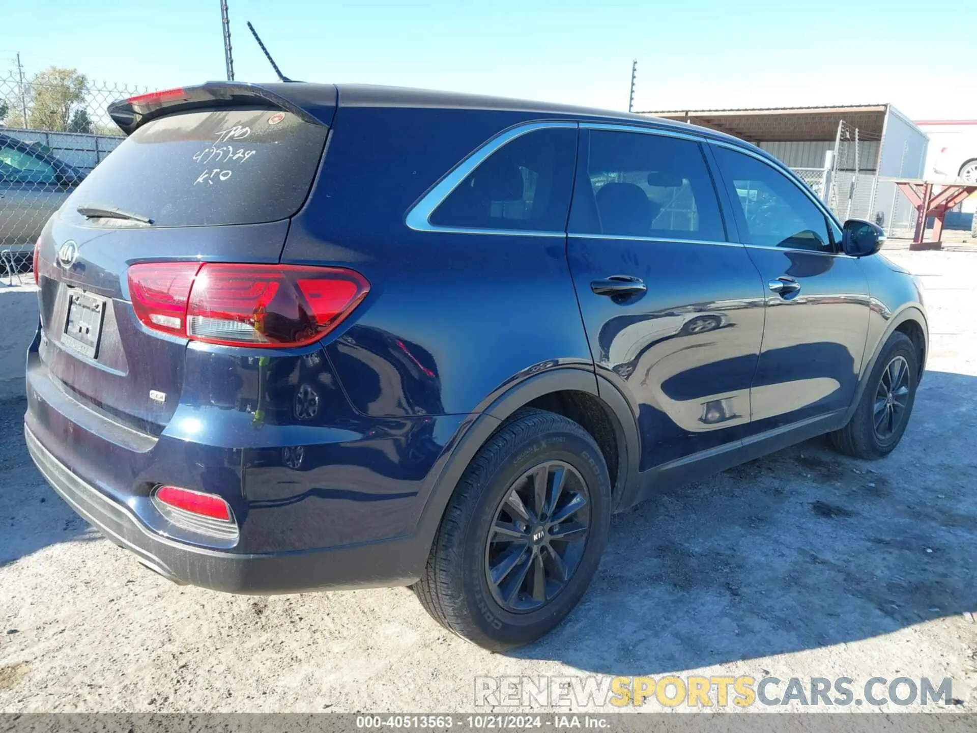 4 Photograph of a damaged car 5XYPG4A34LG631388 KIA SORENTO 2020