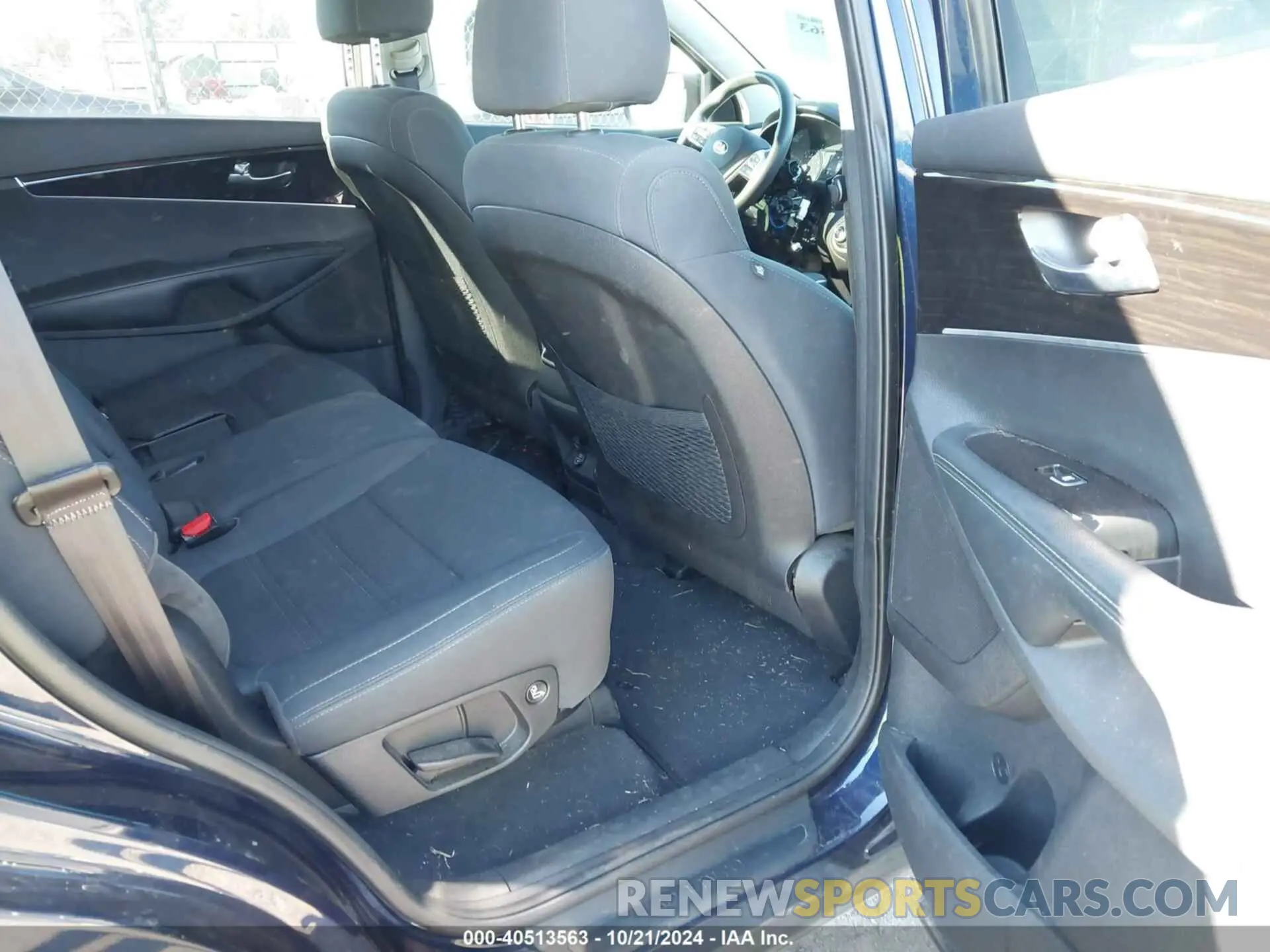 8 Photograph of a damaged car 5XYPG4A34LG631388 KIA SORENTO 2020