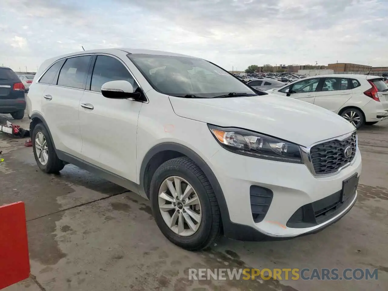 4 Photograph of a damaged car 5XYPG4A34LG647476 KIA SORENTO 2020
